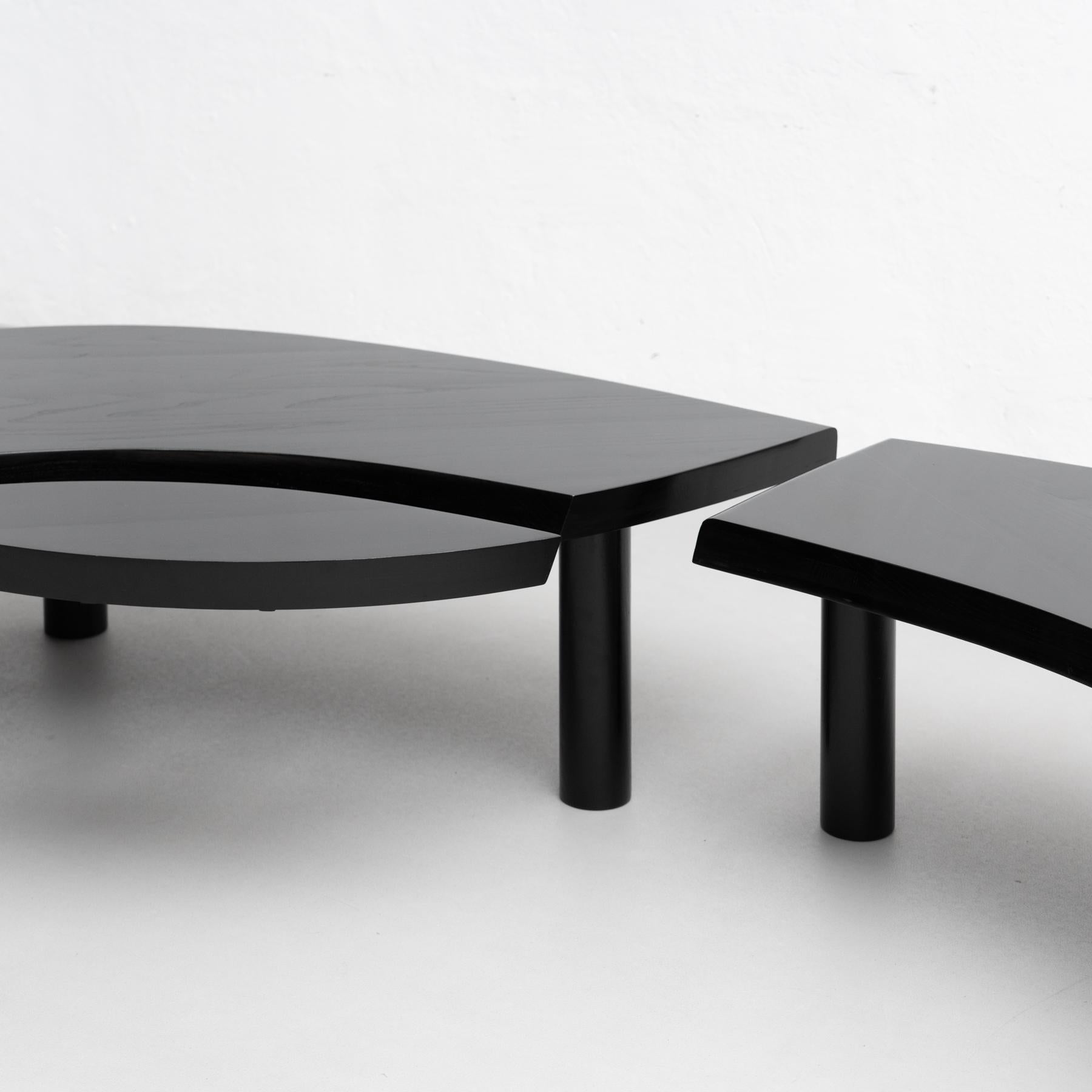Sophistication élégante : Table T22 de Pierre Chapo en édition spéciale noire en vente 3