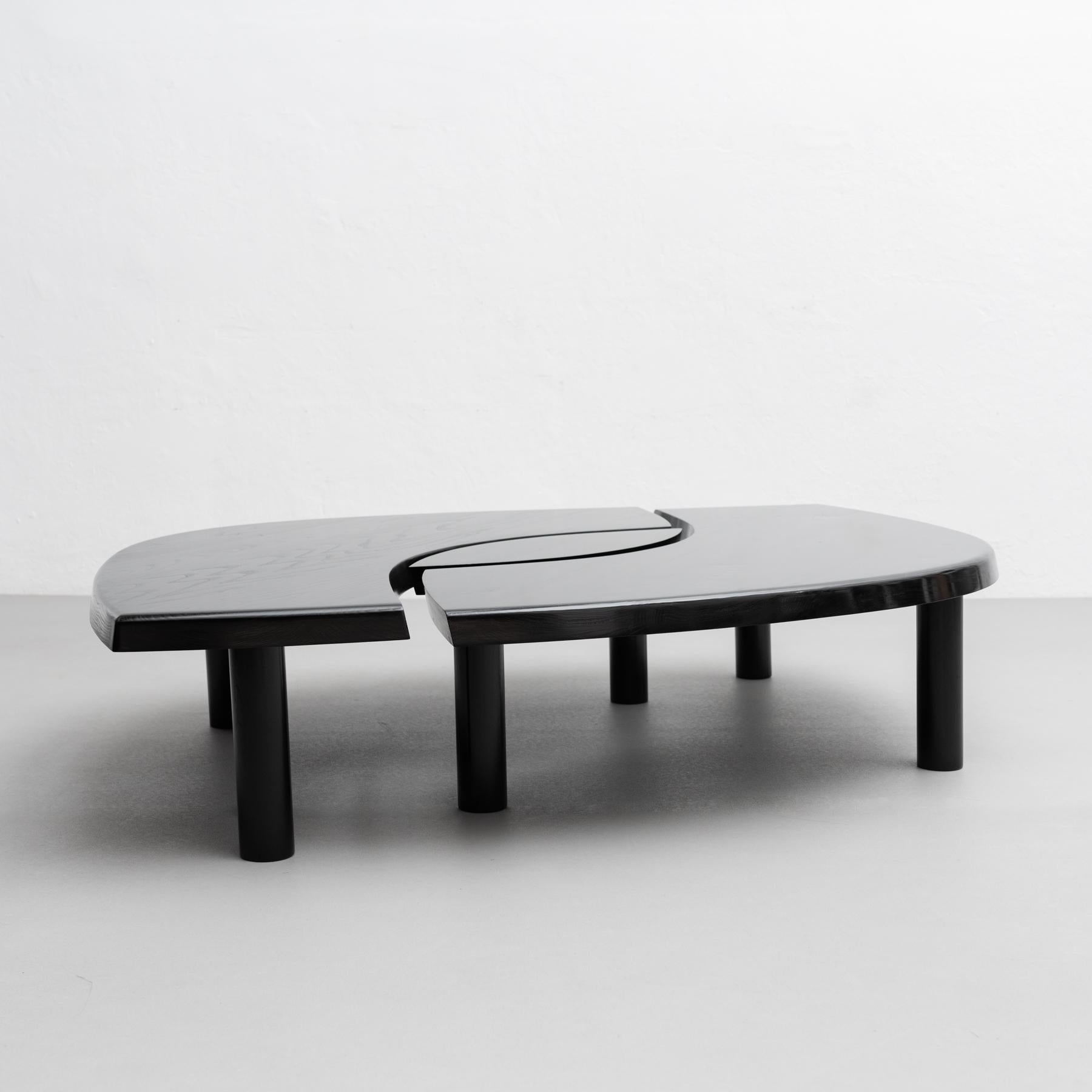 Sophistication élégante : Table T22 de Pierre Chapo en édition spéciale noire en vente 5