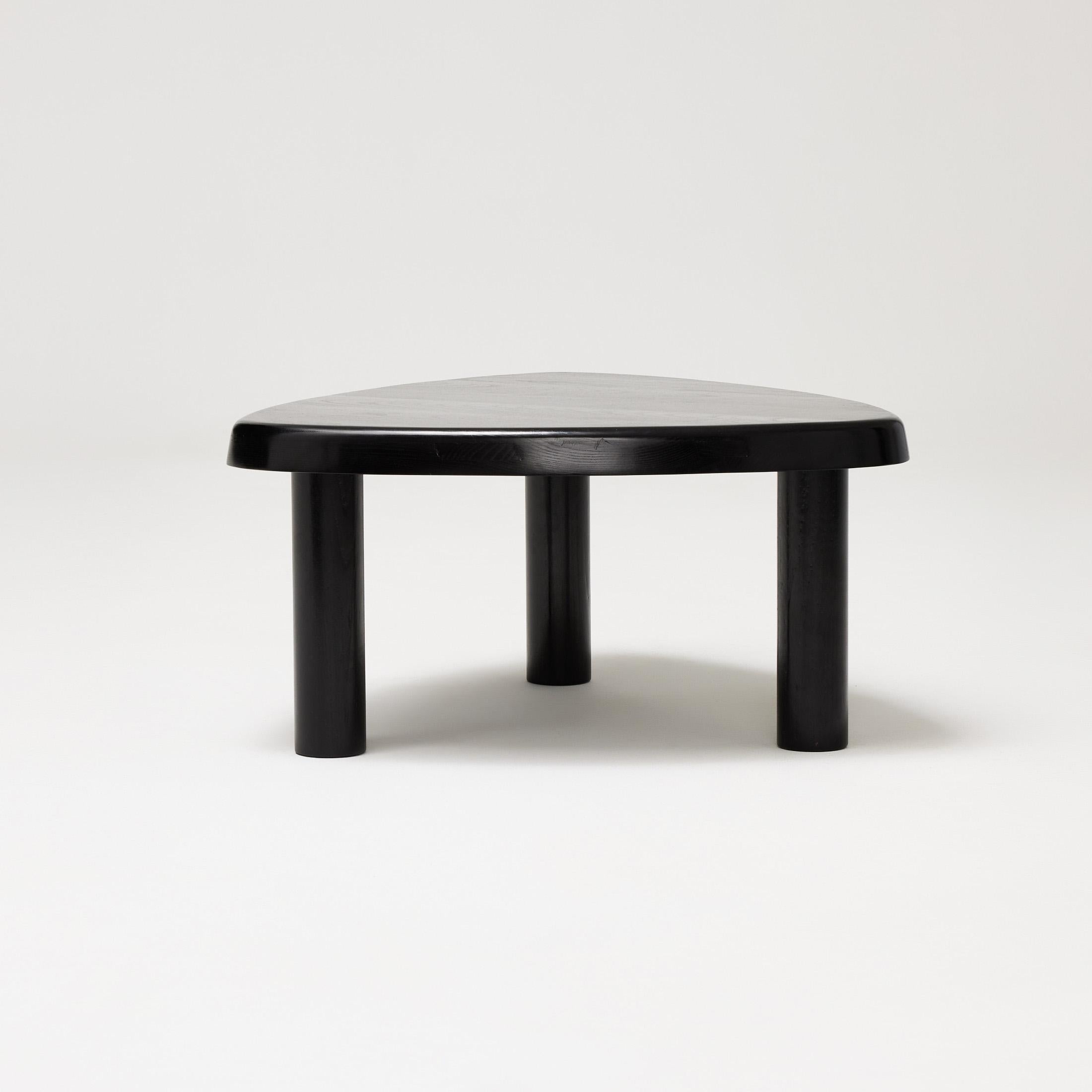 Schwarzer Holz-Beistelltisch T23 von Pierre Chapo, Sonderausgabe (Französisch) im Angebot
