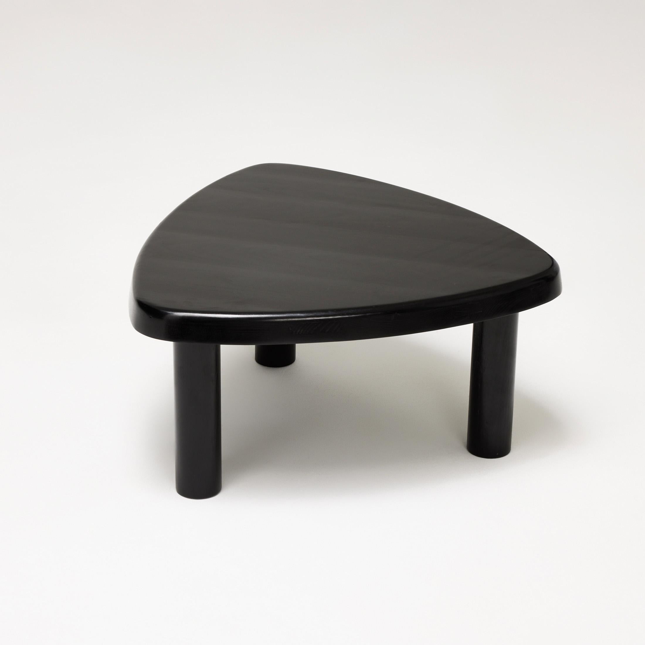 Schwarzer Holz-Beistelltisch T23 von Pierre Chapo, Sonderausgabe im Zustand „Gut“ im Angebot in Barcelona, Barcelona
