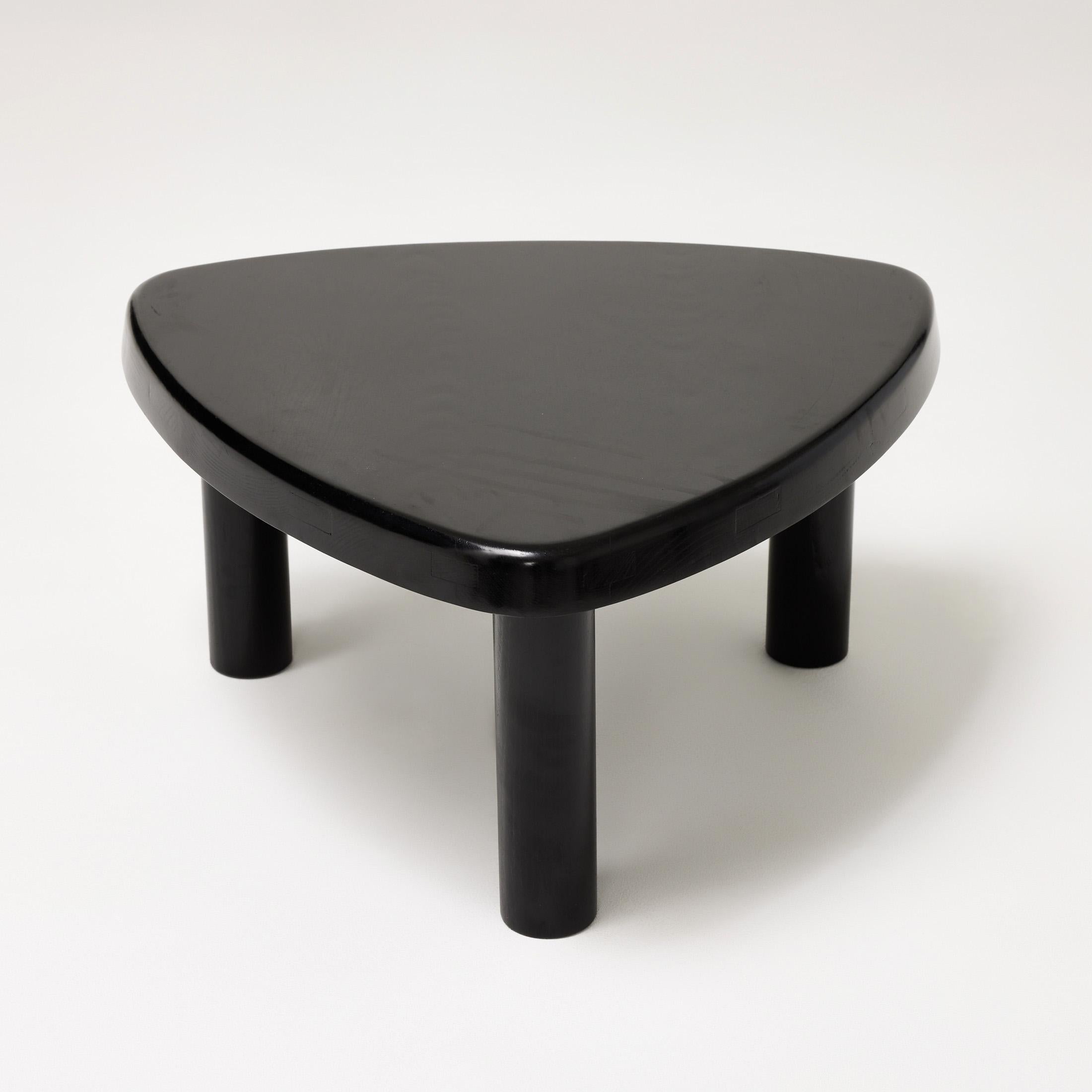 Schwarzer Holz-Beistelltisch T23 von Pierre Chapo, Sonderausgabe im Angebot 3