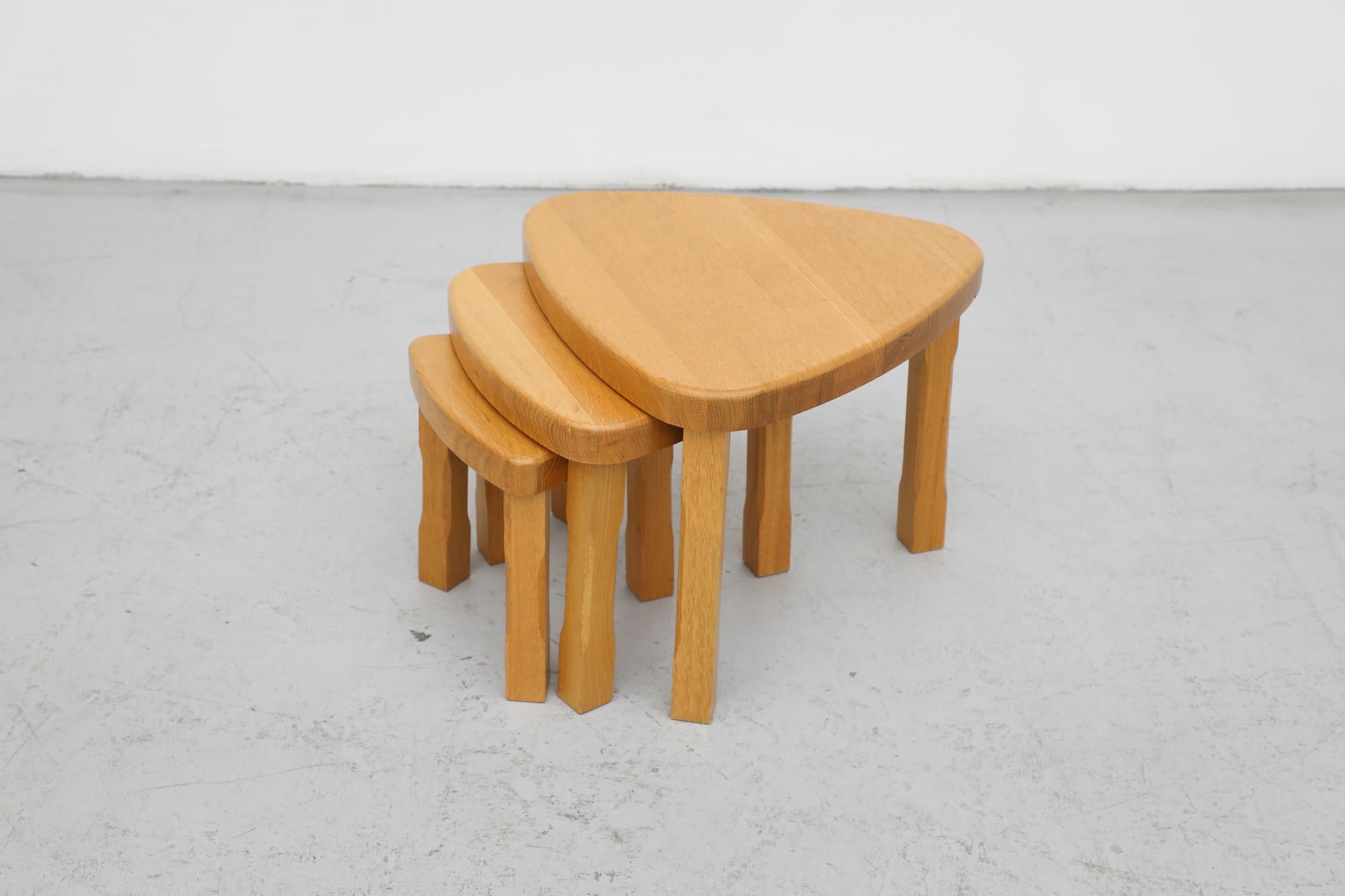 Pierre Chapo Style Brutalist Blonde Oak Triangle Nesting Tables In Good Condition In Los Angeles, CA