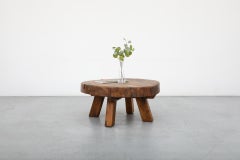 Table basse ronde brutaliste de style Pierre Chapo avec plateau épais en dalles