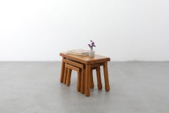 Pierre Chapo Stil Brutalist Satz von drei Eiche Nesting Tables
