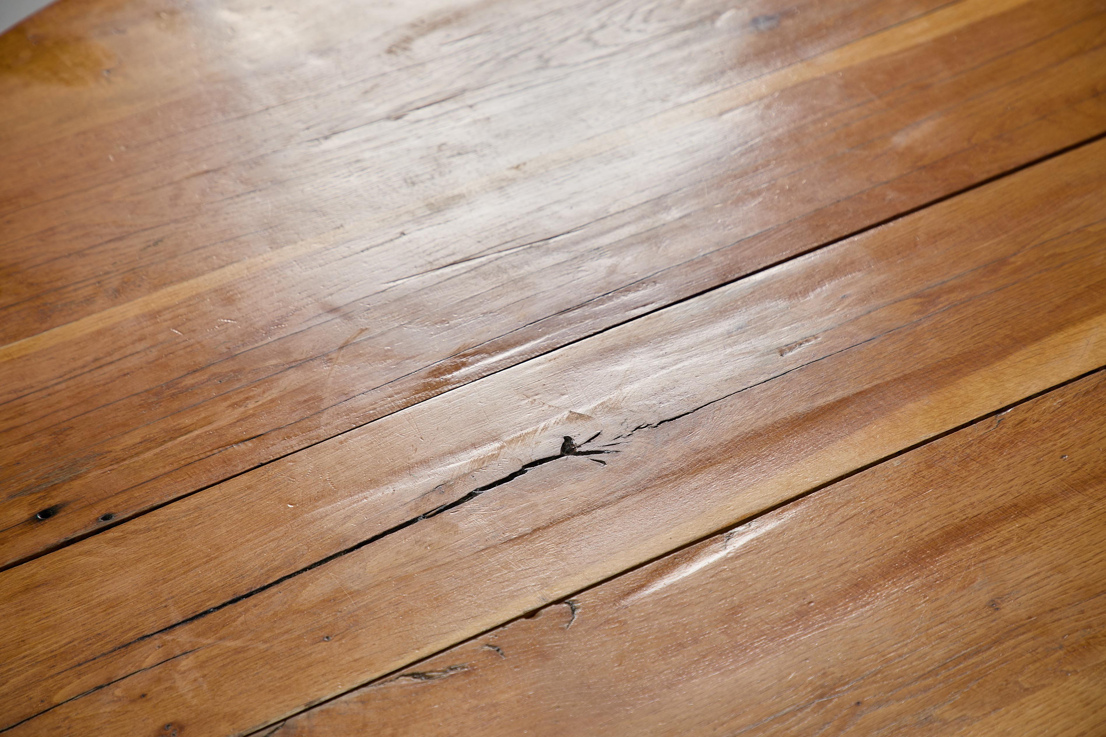 Tavolino da caffè brutalista massiccio in Oak, stile Pierre Chapo in vendita 8