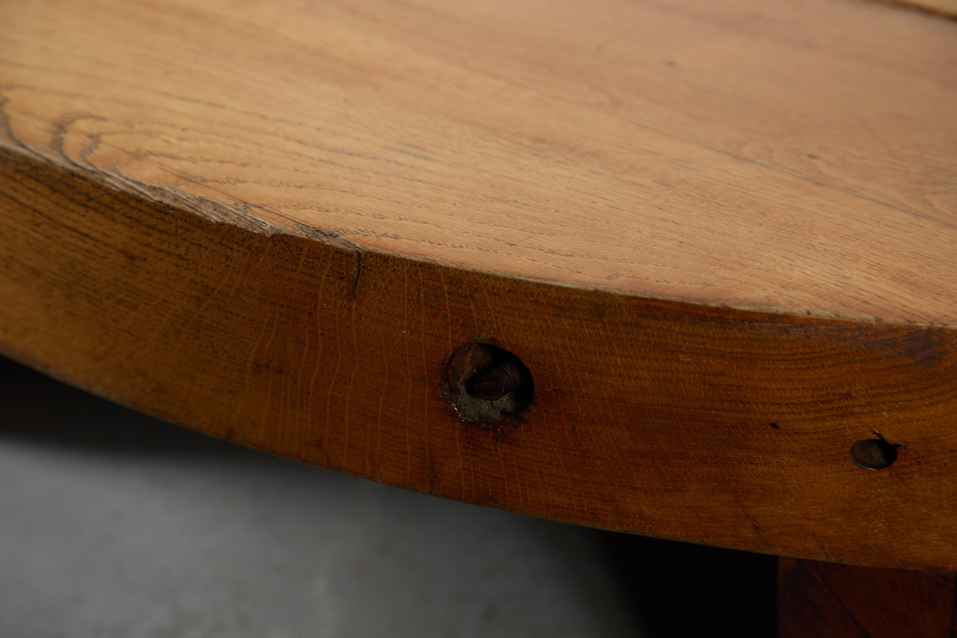 Tavolino da caffè brutalista massiccio in Oak, stile Pierre Chapo in vendita 10