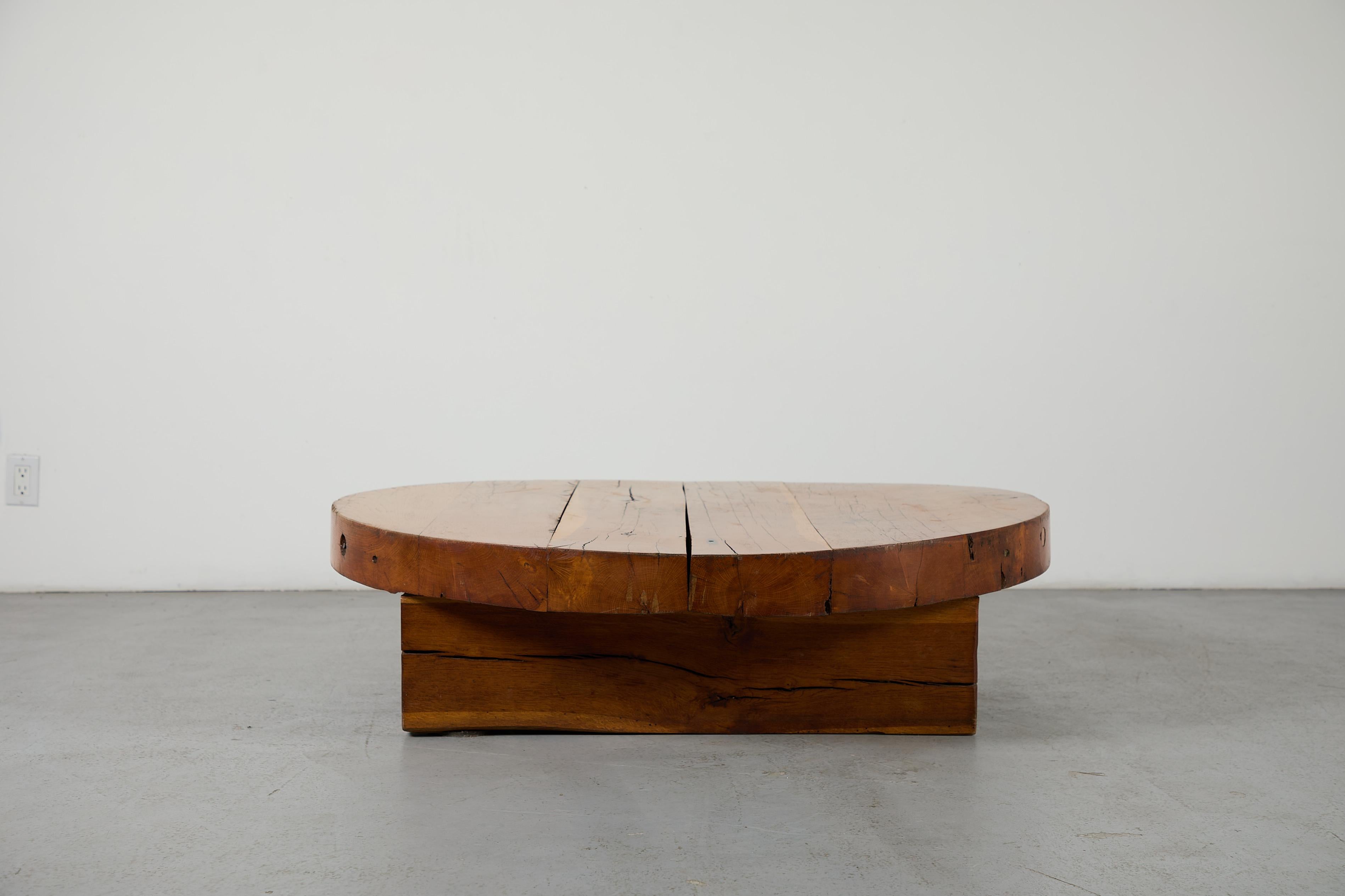 Olandese Tavolino da caffè brutalista massiccio in Oak, stile Pierre Chapo in vendita