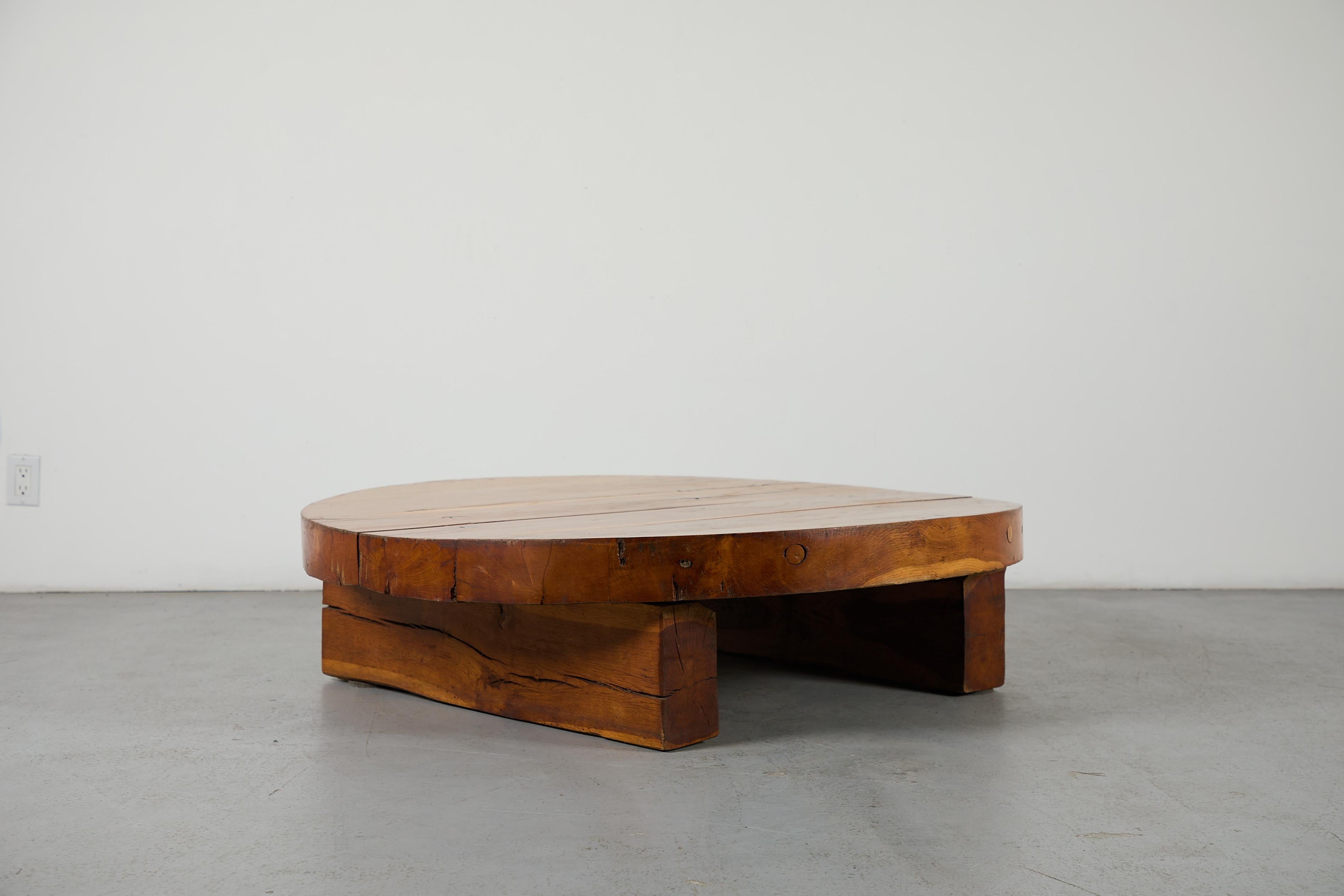 Tavolino da caffè brutalista massiccio in Oak, stile Pierre Chapo In condizioni buone in vendita a Los Angeles, CA