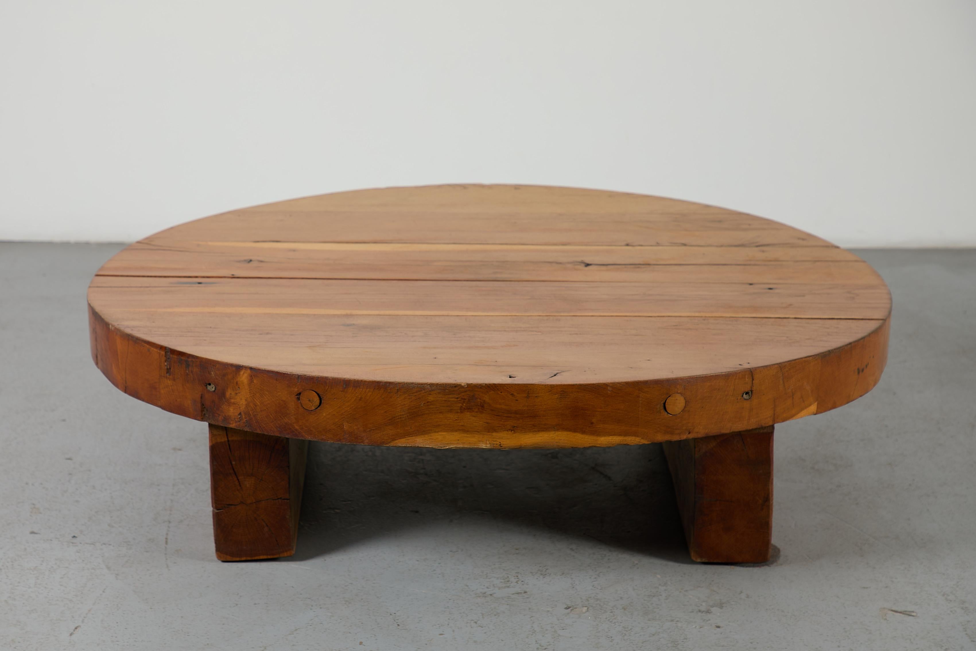 XX secolo Tavolino da caffè brutalista massiccio in Oak, stile Pierre Chapo in vendita