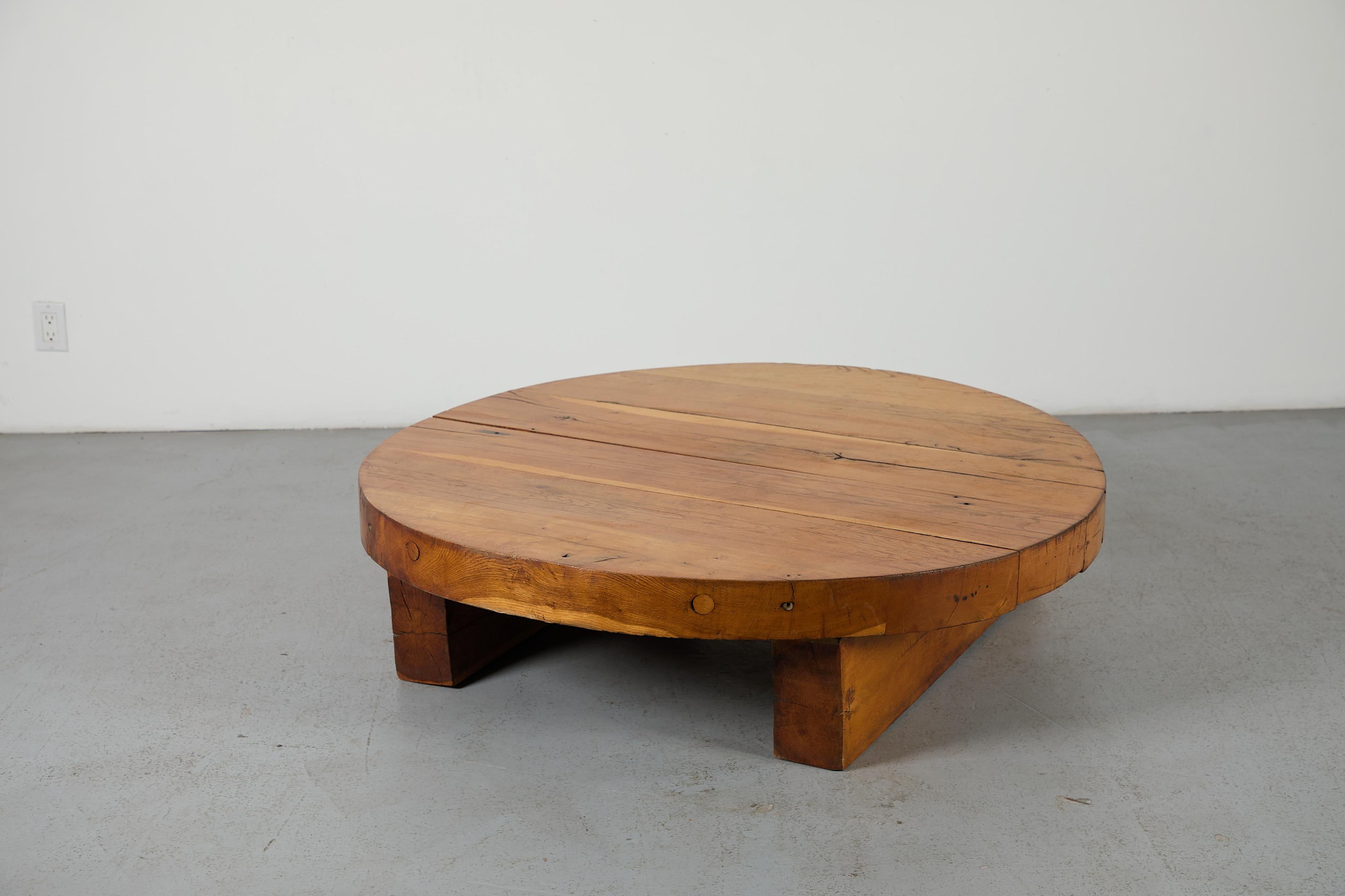 Quercia Tavolino da caffè brutalista massiccio in Oak, stile Pierre Chapo in vendita