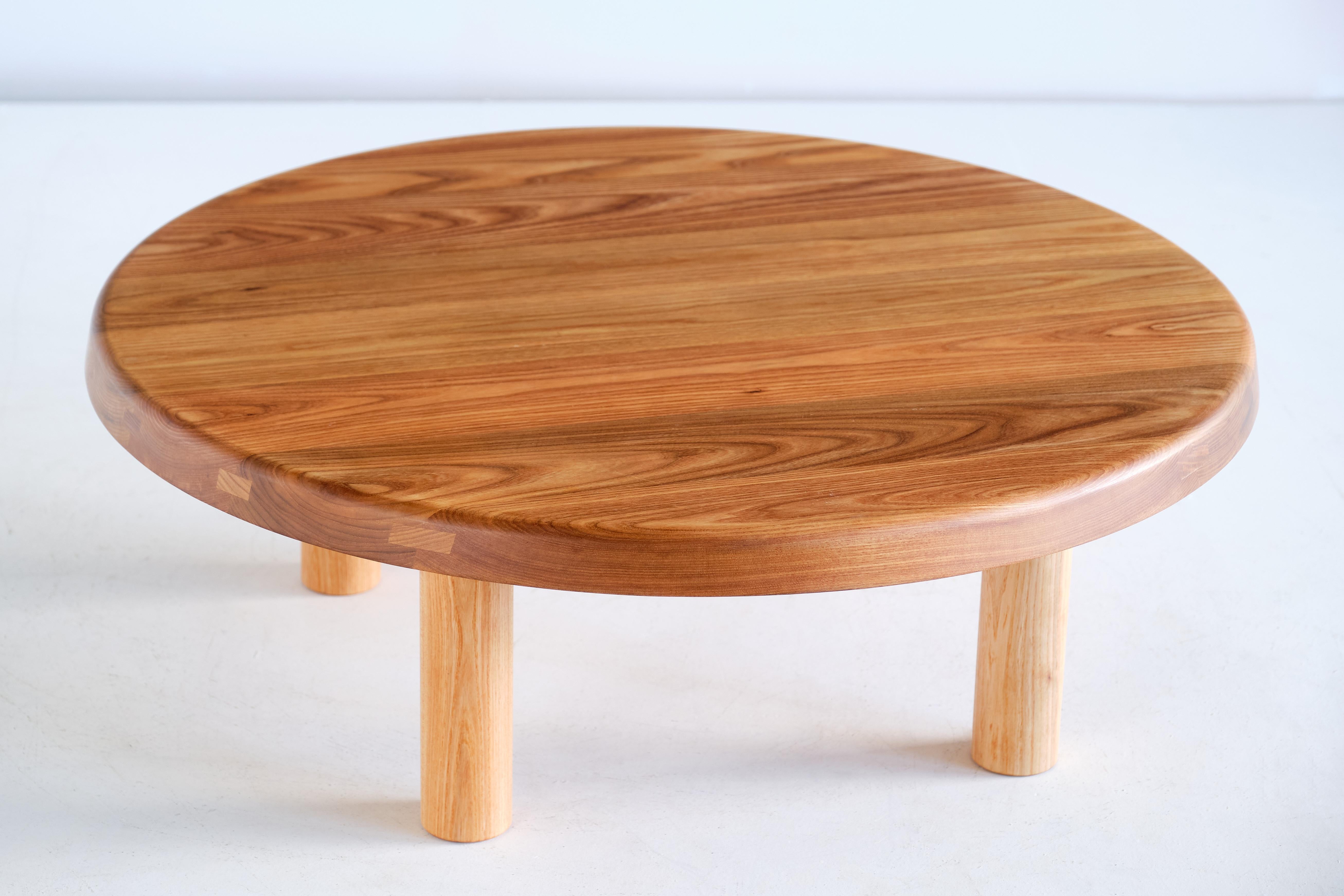 This striking coffee table is the model T02M designed by Pierre Chapo in 1963. The table is made of solid elm wood with a beautiful grain. The table can easily be converted into a dining table as the legs can be unscrewed from the top and replaced