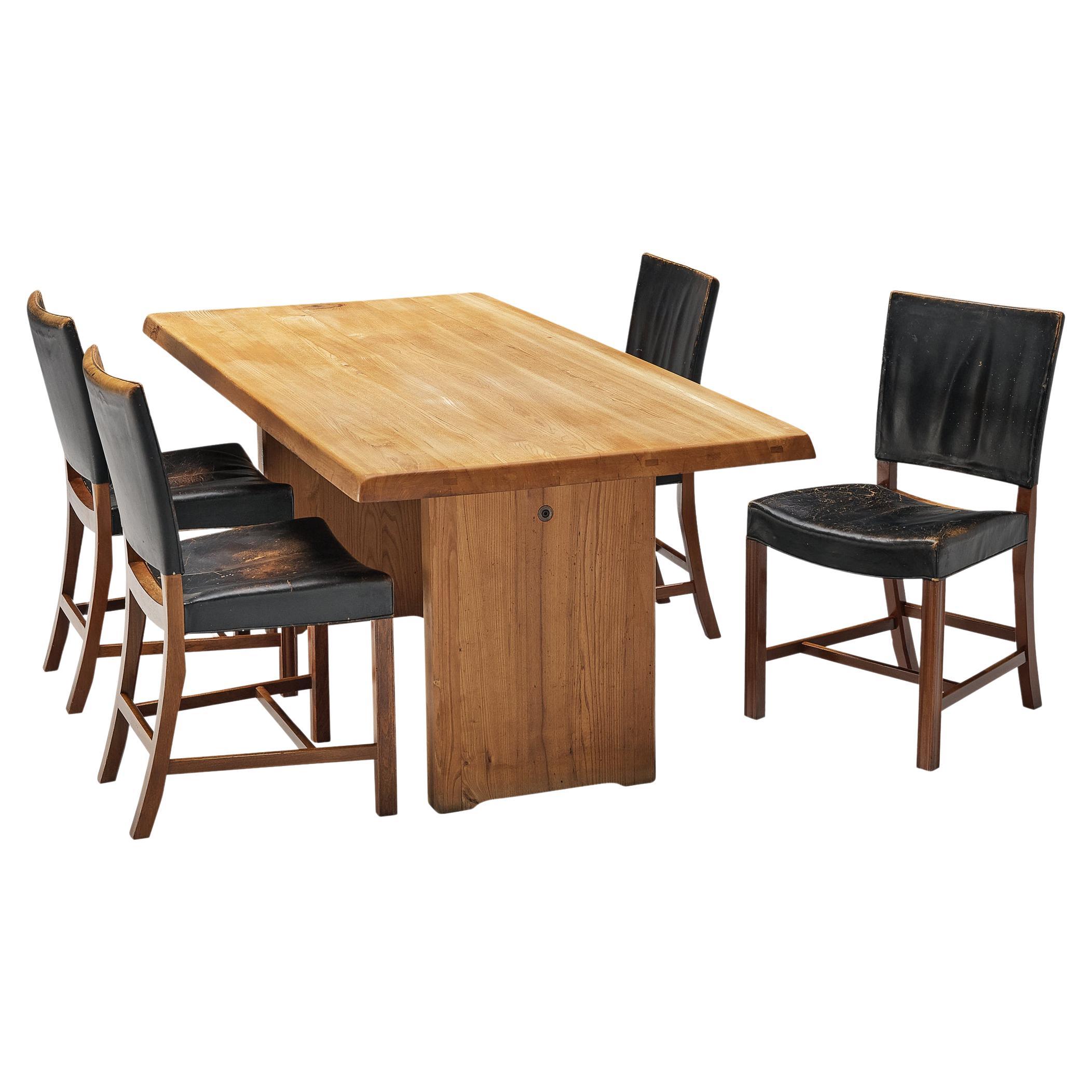 Früher Pierre Chapo 'T14C'-Tisch aus massiver Ulme mit Kaare Klint-Set aus vier Stühlen