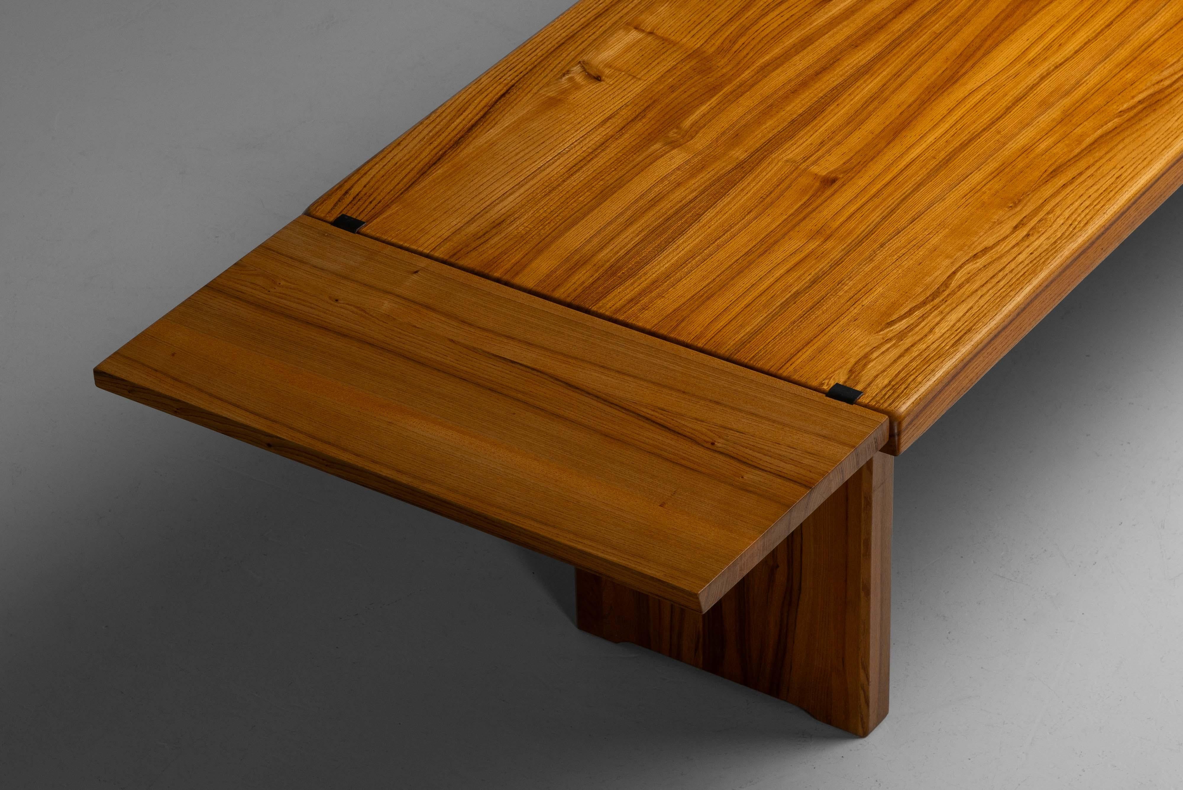 Table de salle à manger T14D en orme Pierre Chapo, France 1965 4