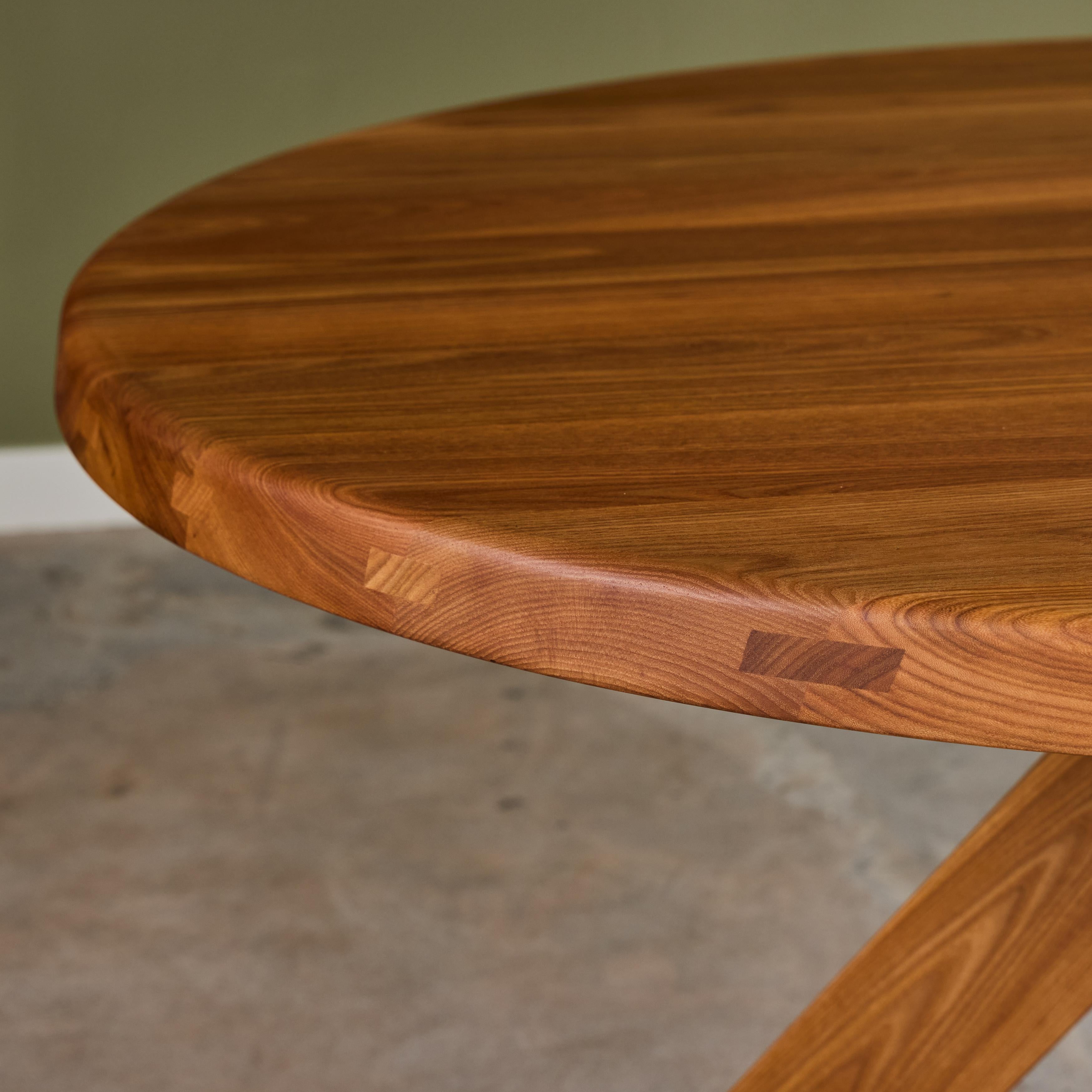 Bois de feuillus Pierre Chapo 'T21 Sfax' Table en bois d'orme massif fabriquée à la main pour Chapo Création en vente