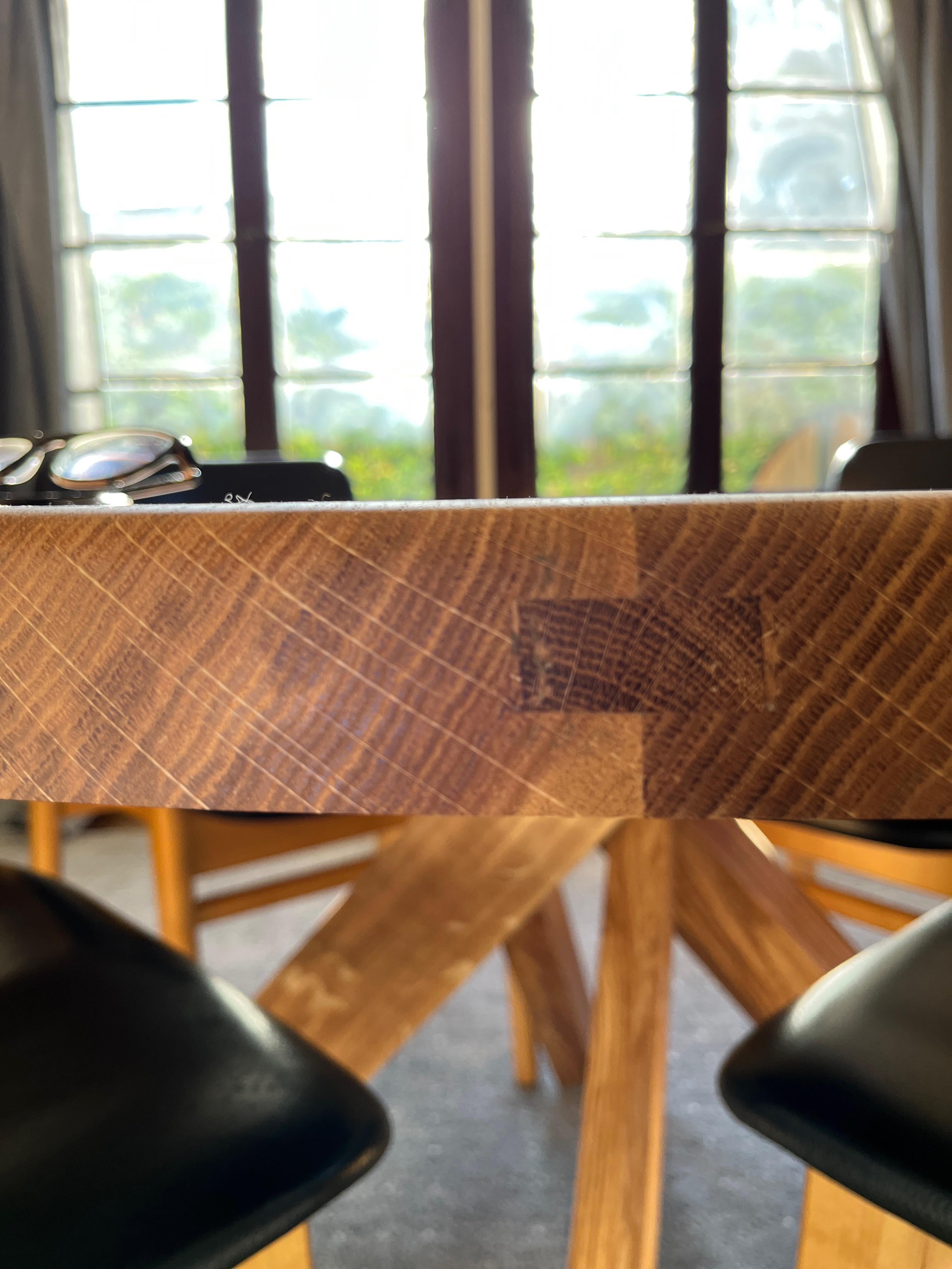 Français Pierre Chapo 'T21 Sfax' Table en bois de chêne massif fabriquée à la main pour Chapo Création en vente