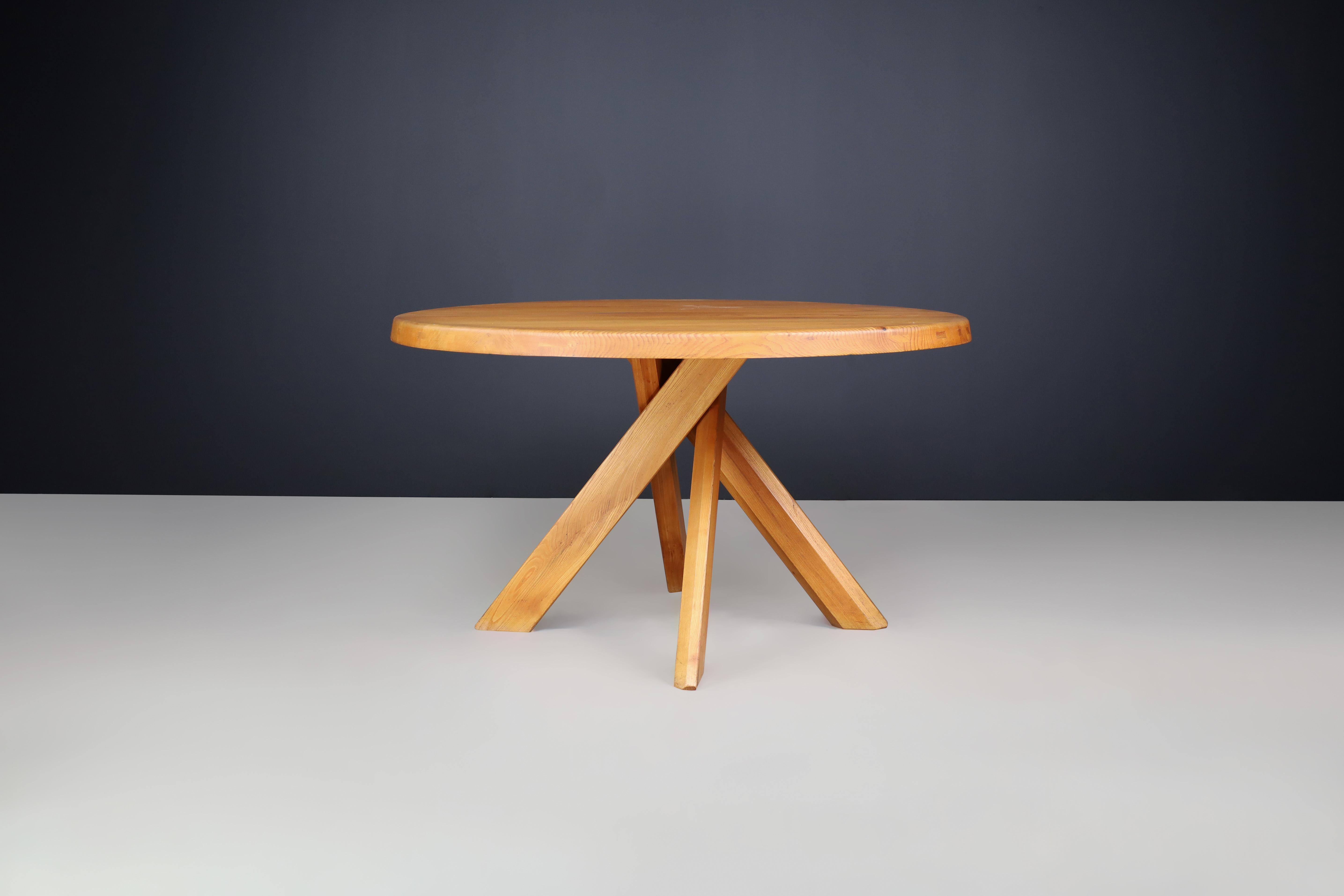 Pierre Chapo 'T21C' Sfax Round Dining Table made of Solid Elm, France 1969 5