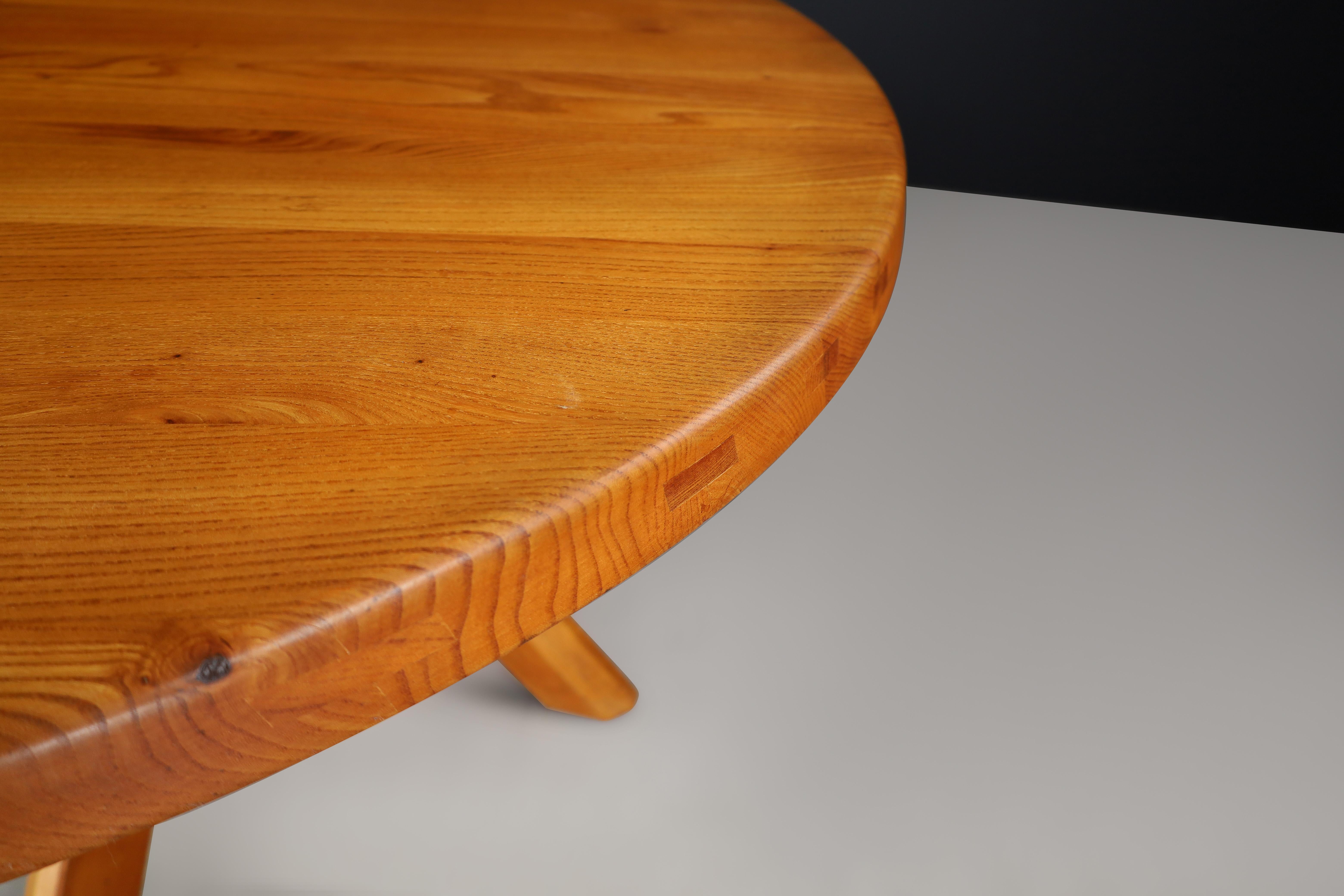Mid-Century Modern Pierre Chapo 'T21C' Sfax Round Dining Table made of Solid Elm, France 1969