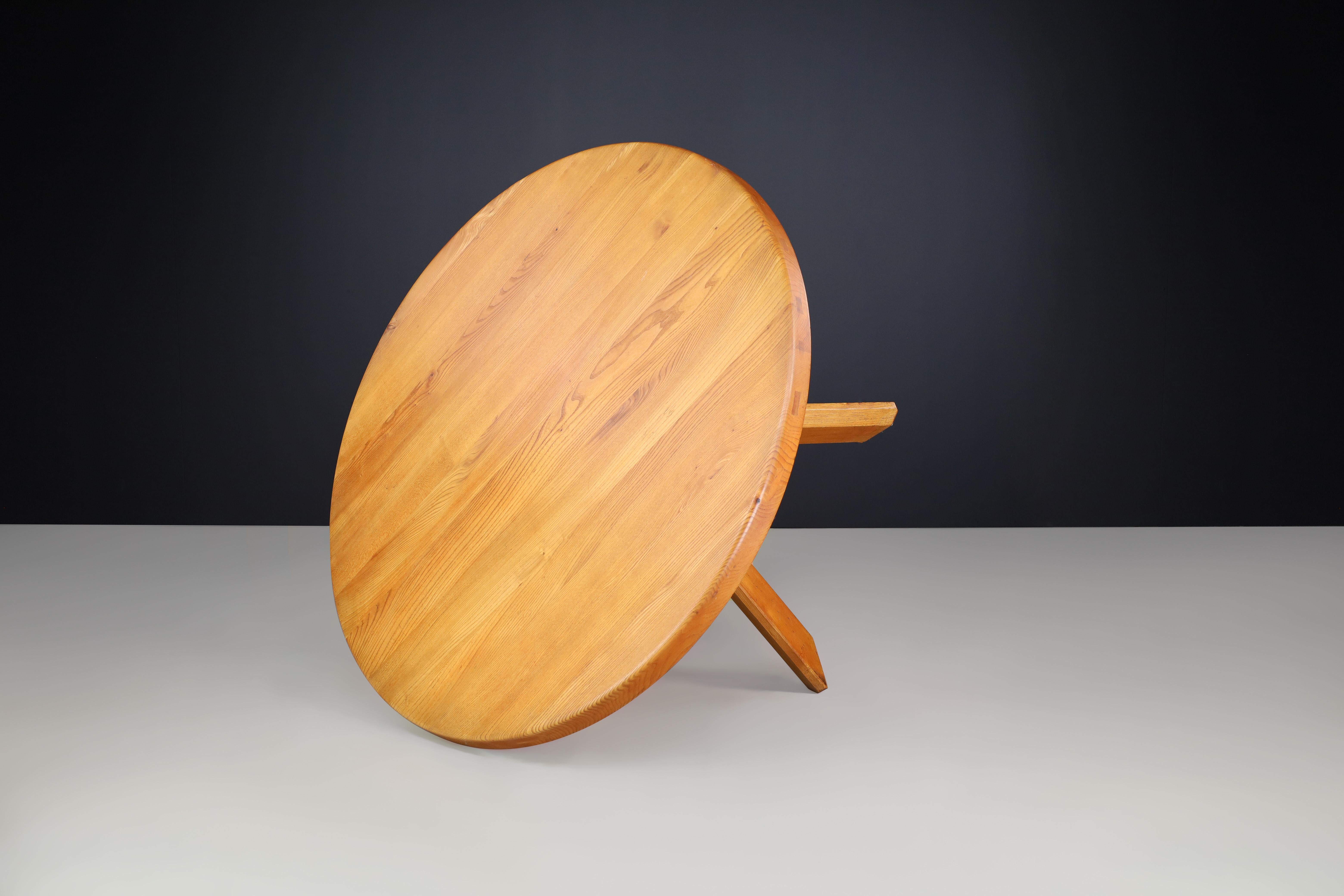 French Pierre Chapo 'T21C' Sfax Round Dining Table made of Solid Elm, France 1969