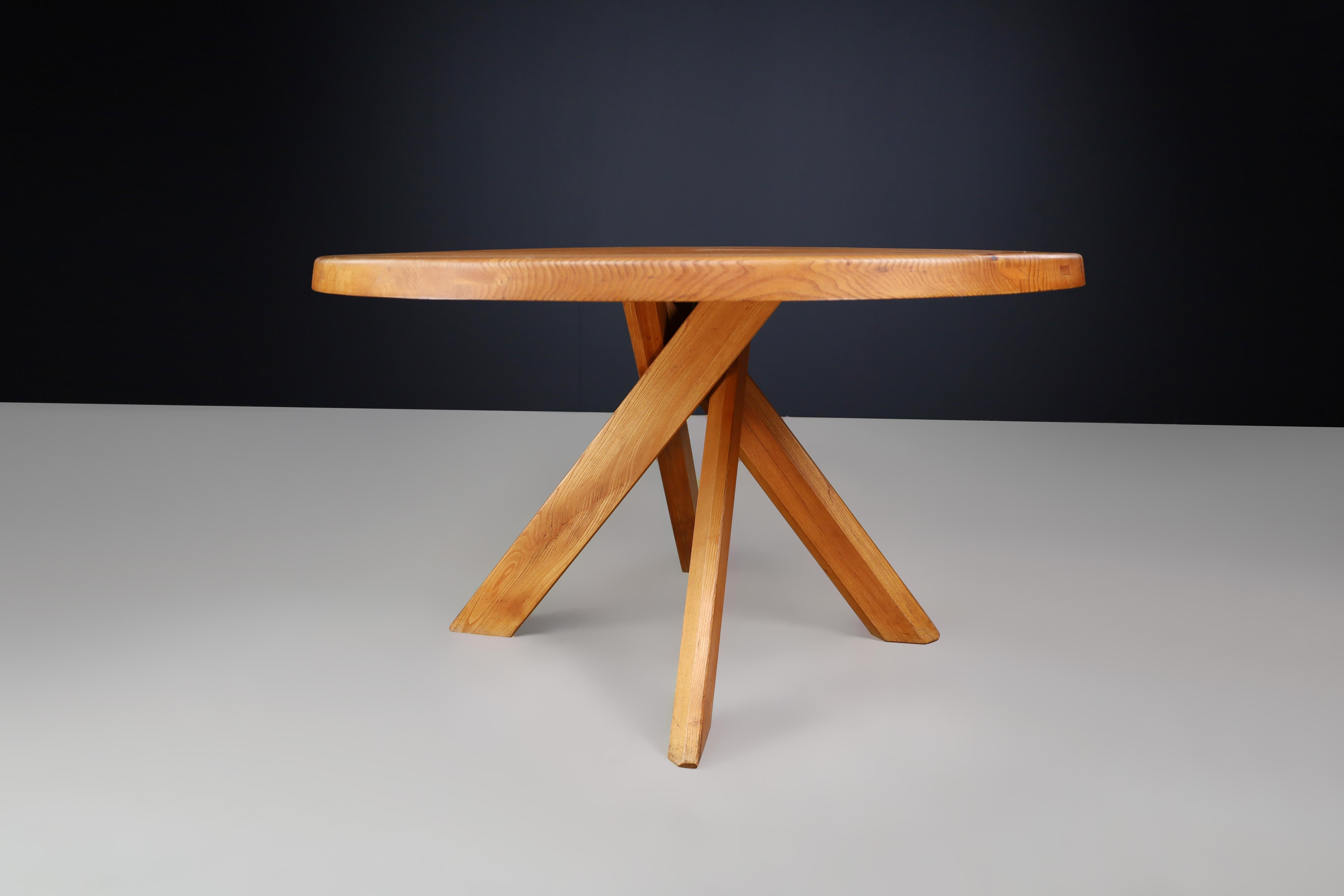 Pierre Chapo 'T21C' Sfax Round Dining Table made of Solid Elm, France 1969 In Good Condition For Sale In Almelo, NL