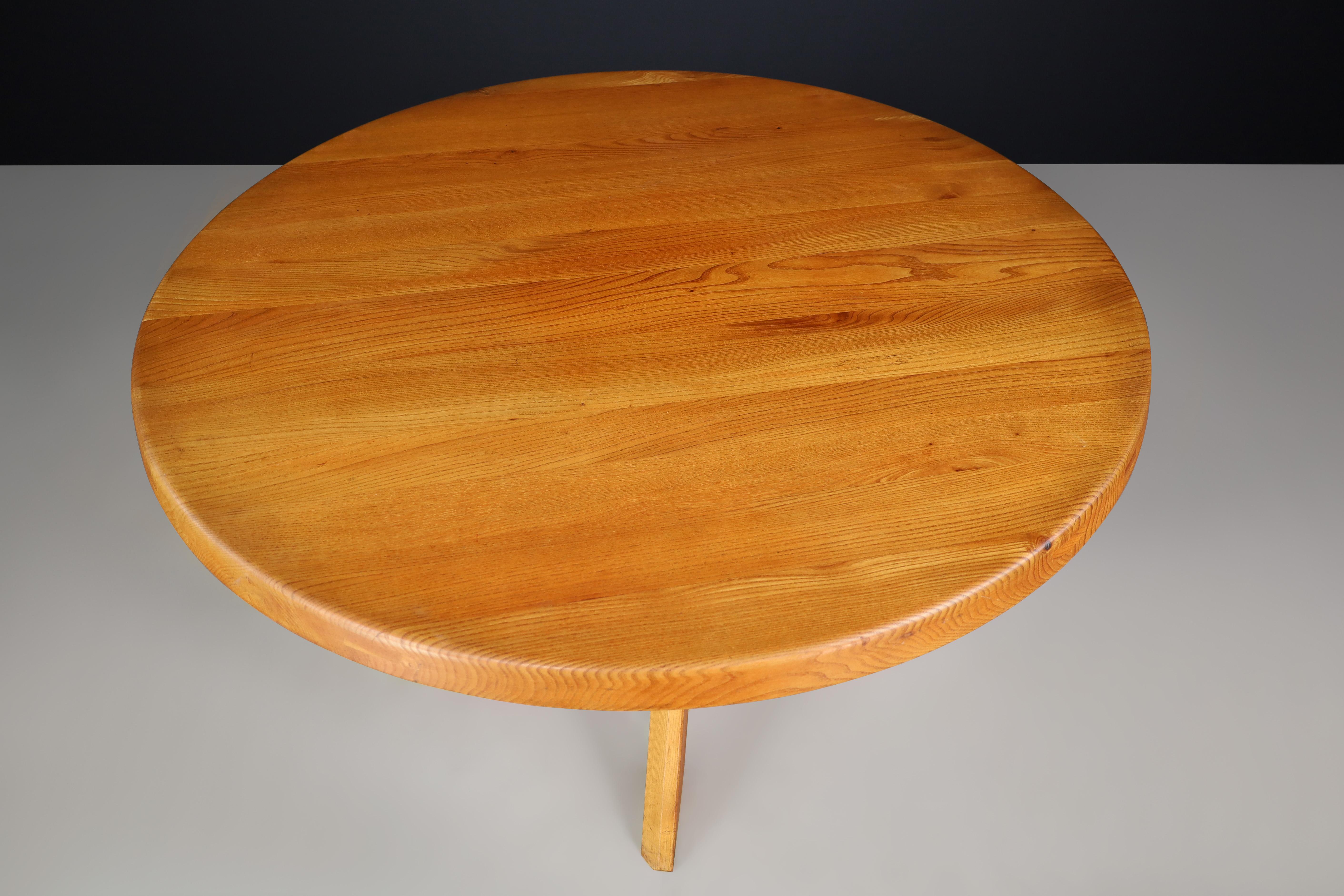 Pierre Chapo 'T21C' Sfax Round Dining Table made of Solid Elm, France 1969 2