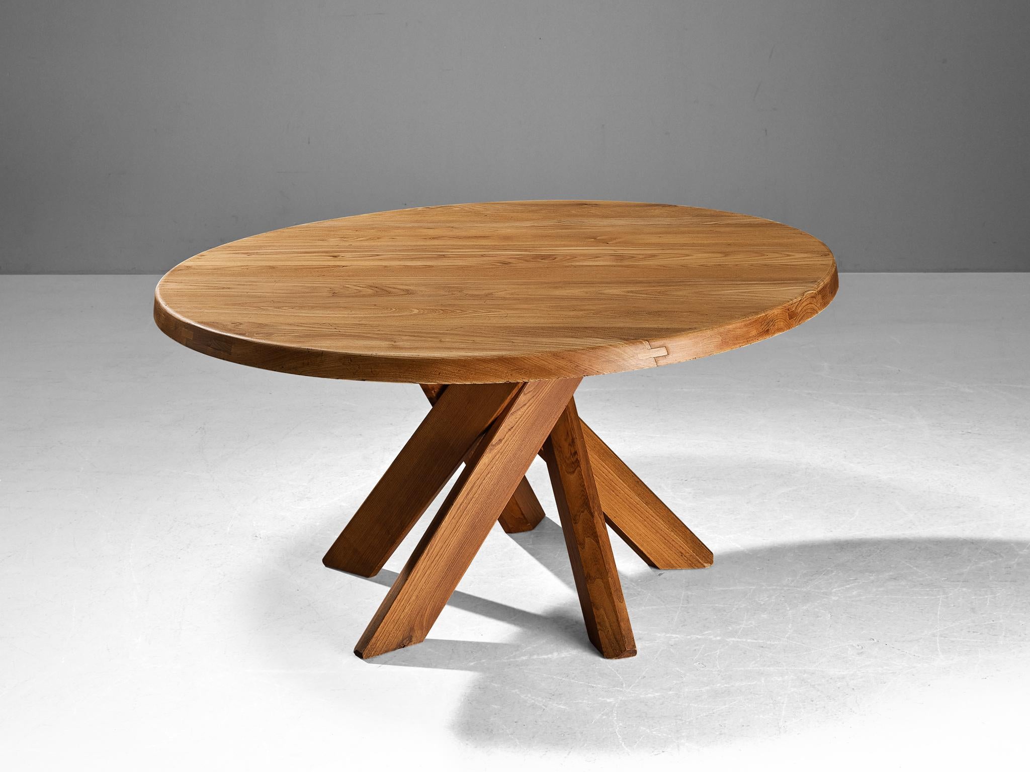 Pierre Chapo, dining table model 'T21D', elm, France, 1973

This design is an early edition, created according to the original craft methodology of Pierre Chapo. This round 'T21D' dining table is designed by Pierre Chapo and its table top has a