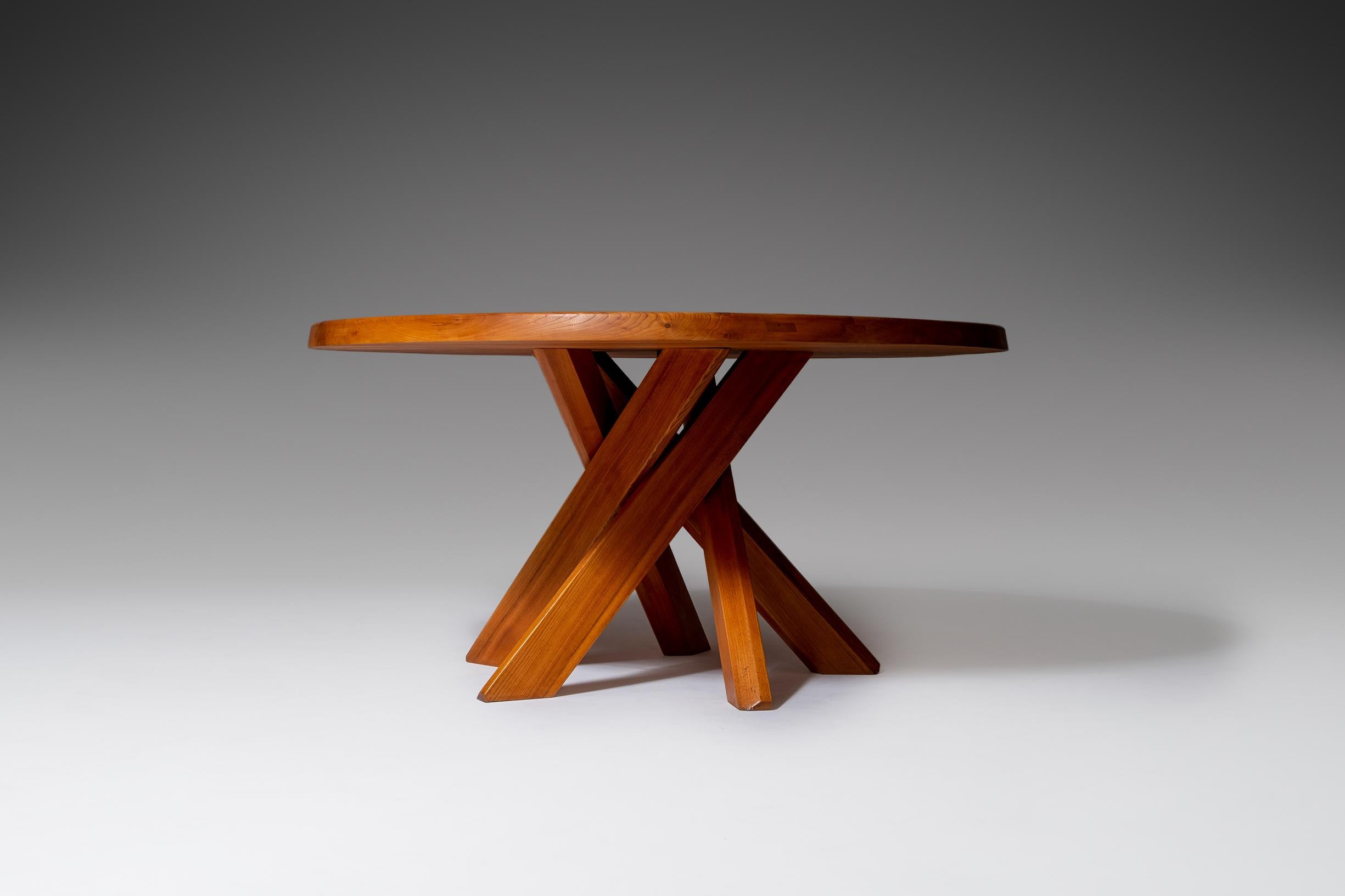 Round ‘T21D' dining table in solid elm by Pierre Chapo, France, 1960s. Remarkable design made of solid warm colored elmwood with a beautiful exposed grain, giving the table a rich, warm and natural appearance. The sculptural base composed of 5