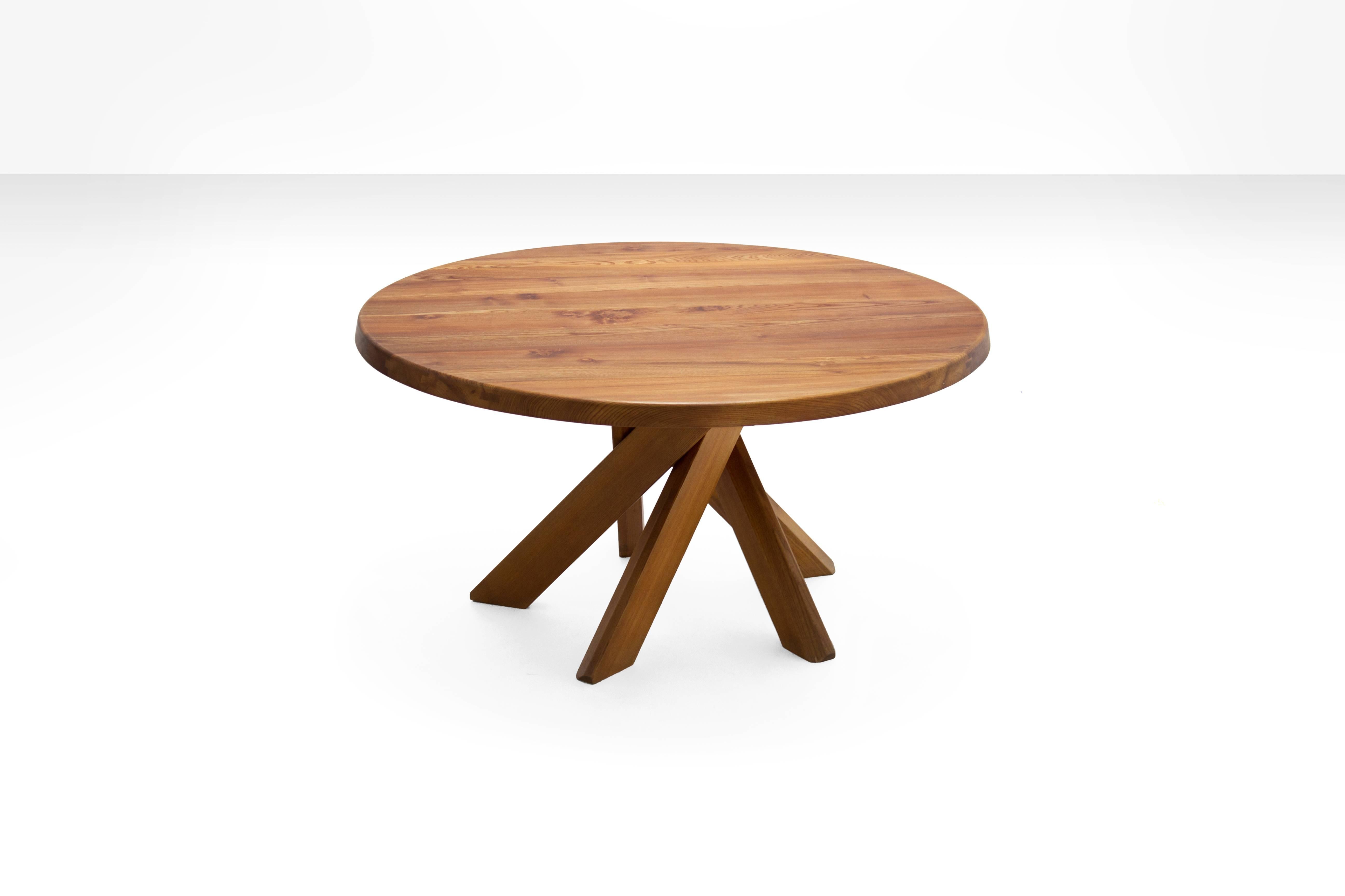 Pierre Chapo T21D dining table in solid elm, France, 1960s

This table is in very good vintage condition and belongs to the best Chapo has created. Although very sturdy the clever design of the legs, makes it elegant and pleasant to watch. The use