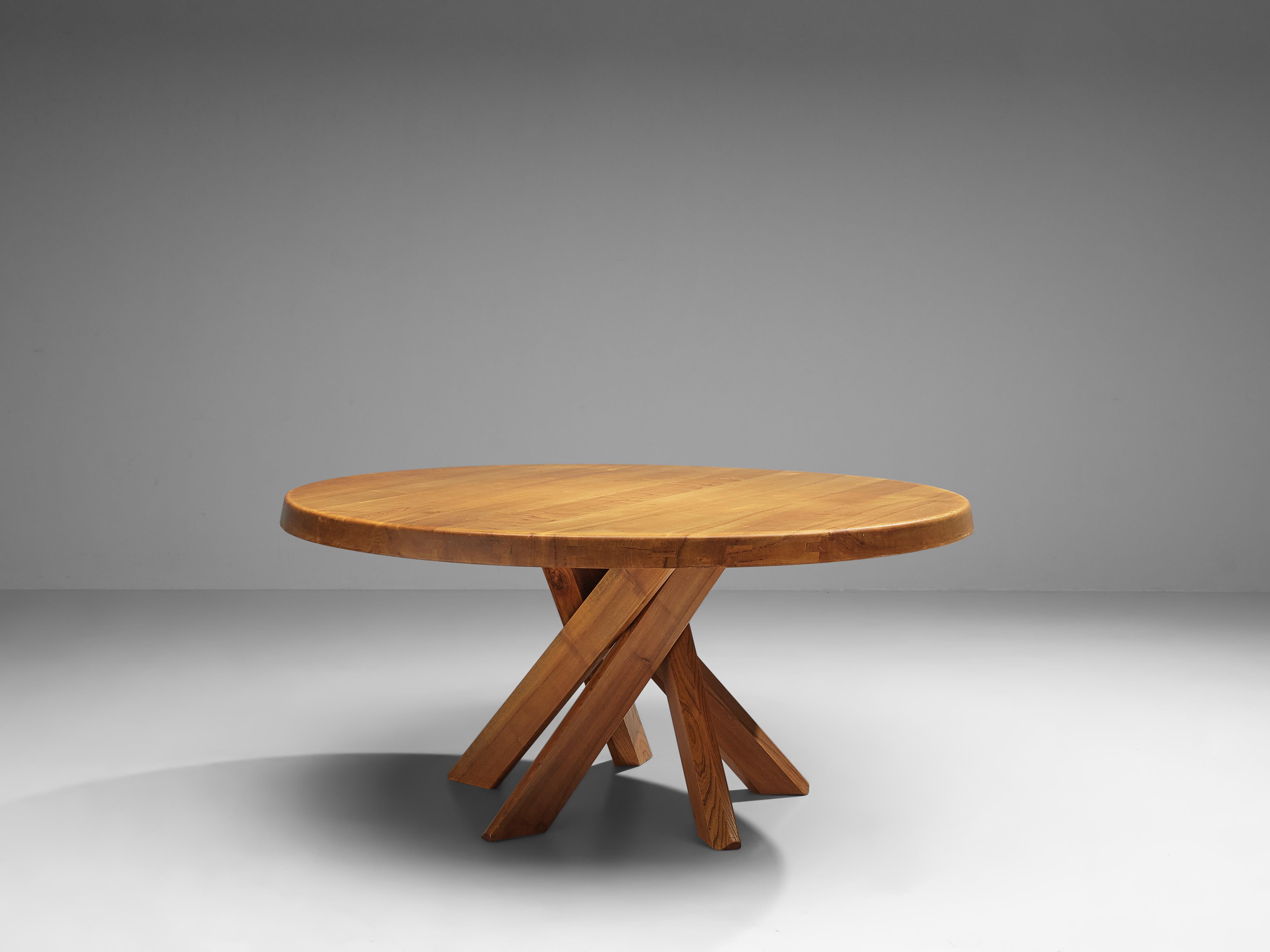 Pierre Chapo, dining table model T21 'Sfax', elm, France, 1960s

This round dining table is designed by Pierre Chapo. The shape of the base creates a very dynamic look. The perfectly made solid wood joints, also shown on the side of the top with