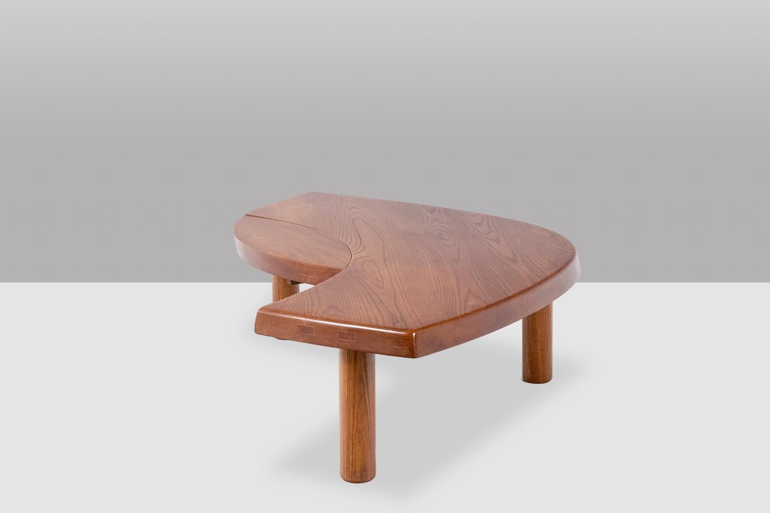 Pierre Chapo. Table basse modèle T22 en orme des années 1980. Excellent état à Saint-Ouen, FR