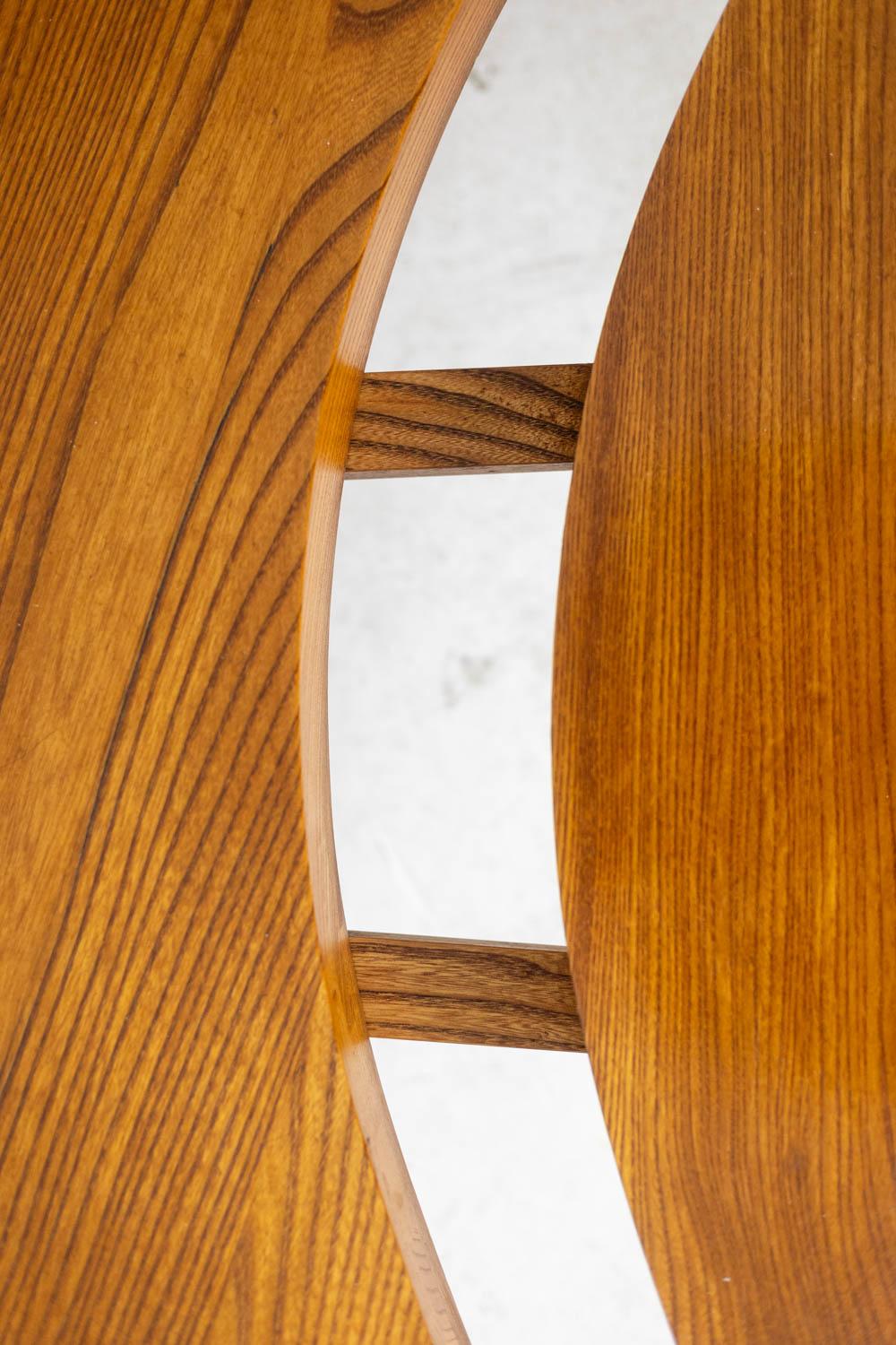 Pierre Chapo. Table basse modèle T22 en orme des années 1980. 2