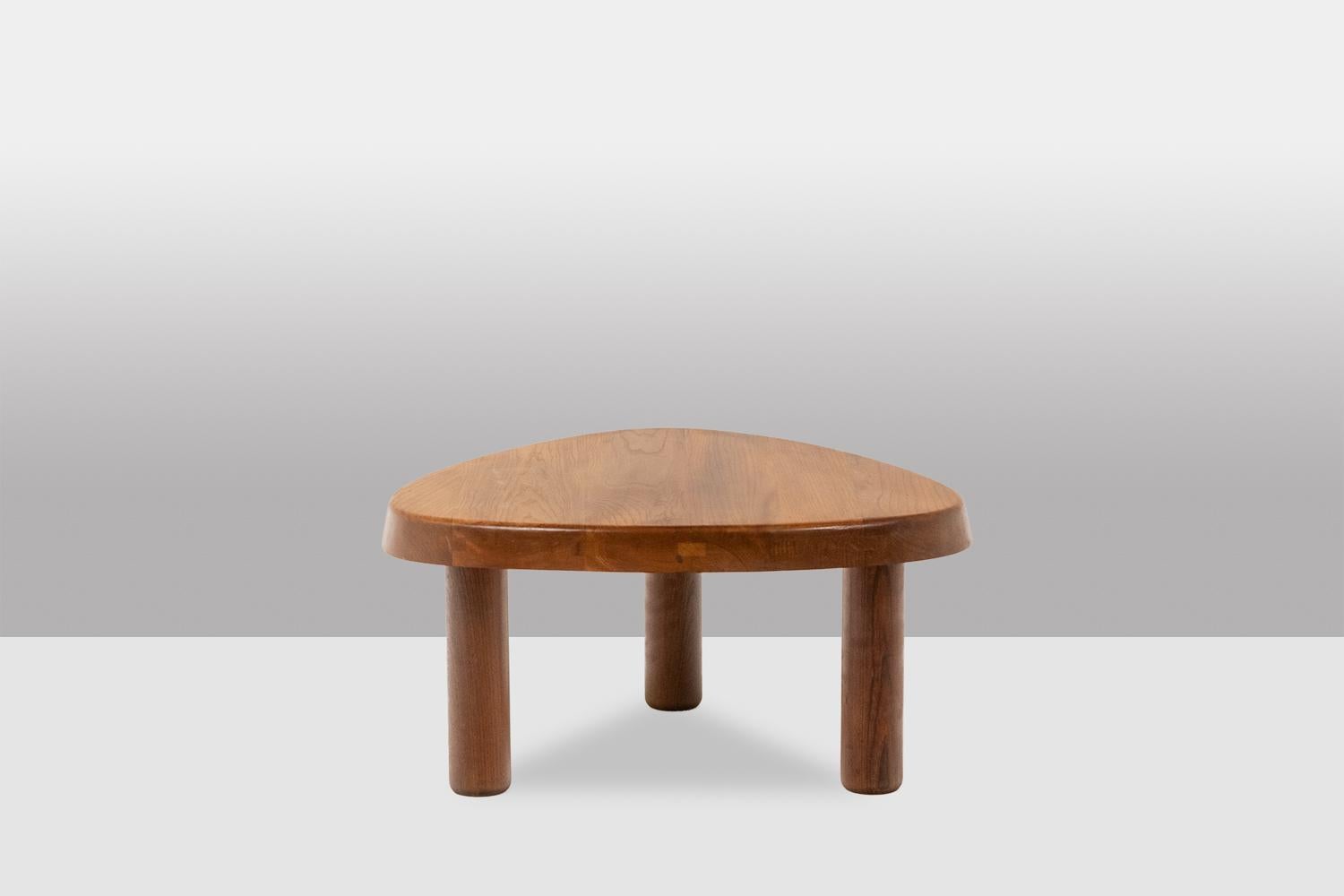 Pierre Chapo, par.

“T23” model coffee table in solid blond elm and triangular shape, or free form.

French work realized circa 1960.

Dimensions: H 32 x W 64 x D 63 cm

Reference: LS62952056T
