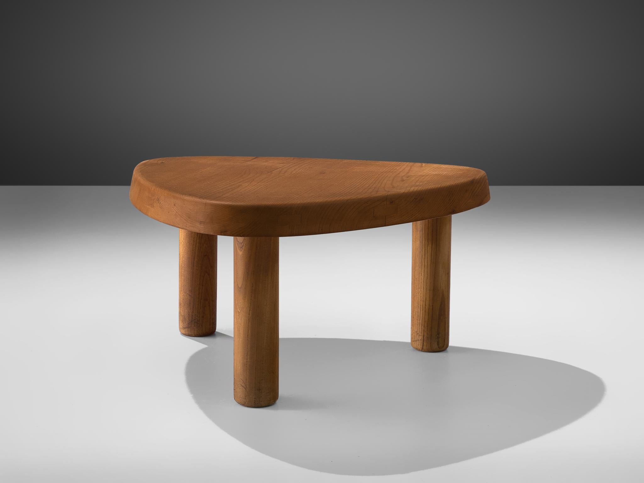 Pierre Chapo, side table T23, elm, France, circa 1960

This side table is designed by Pierre Chapo. The T23 is one of the rare free forms in in Pierre Chapo's collection. The tabletop is relatively thick  with 5cm and thanks to its asymmetrical,