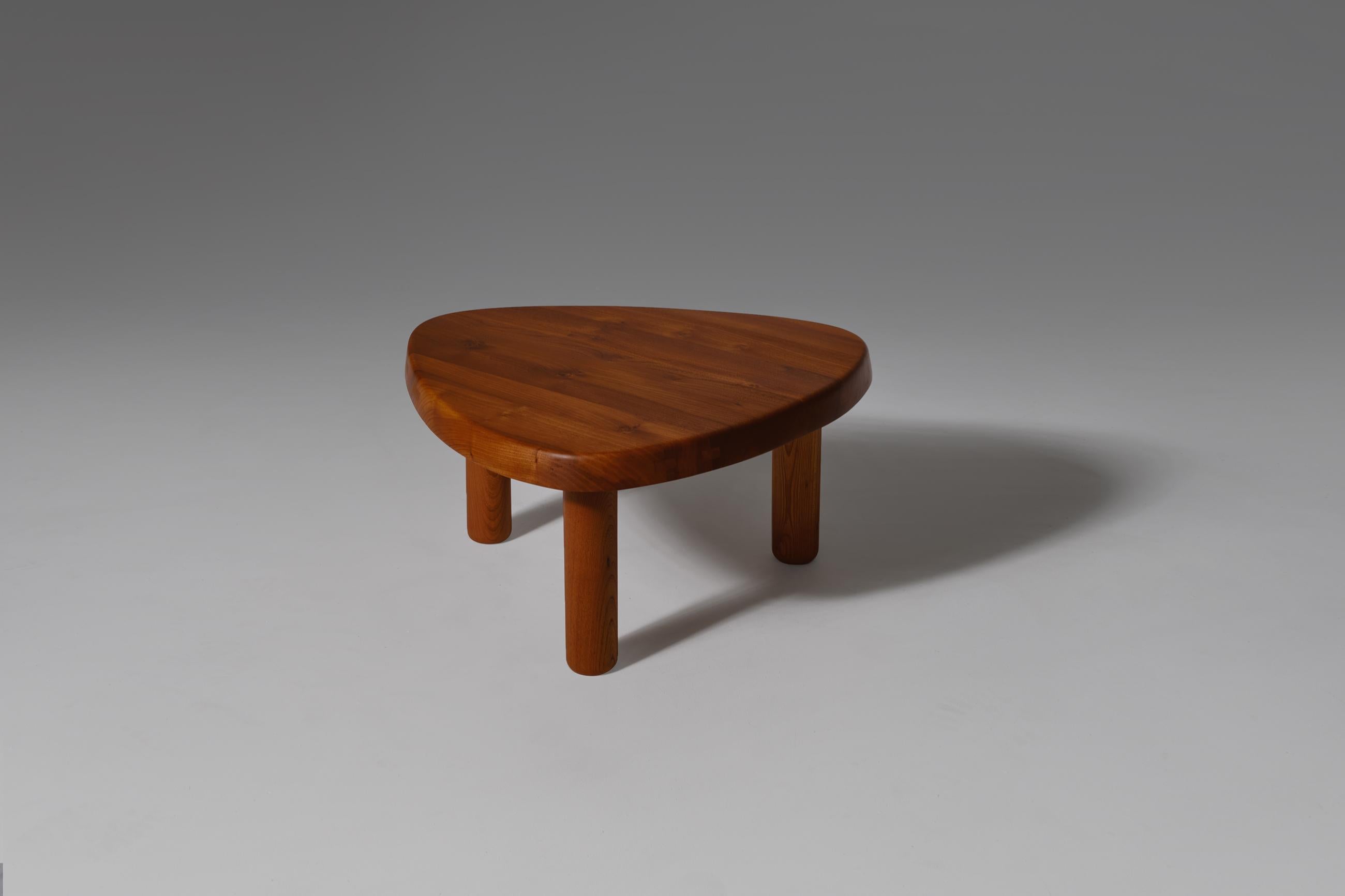 T23' side table in solid elm by Pierre Chapo, France, 1960s. Remarkable design made of a warm colored Elm wood with a beautiful exposed grain, giving it a rich, warm and natural look. The organic 'plectrum' shaped table top has nice skew lined edges