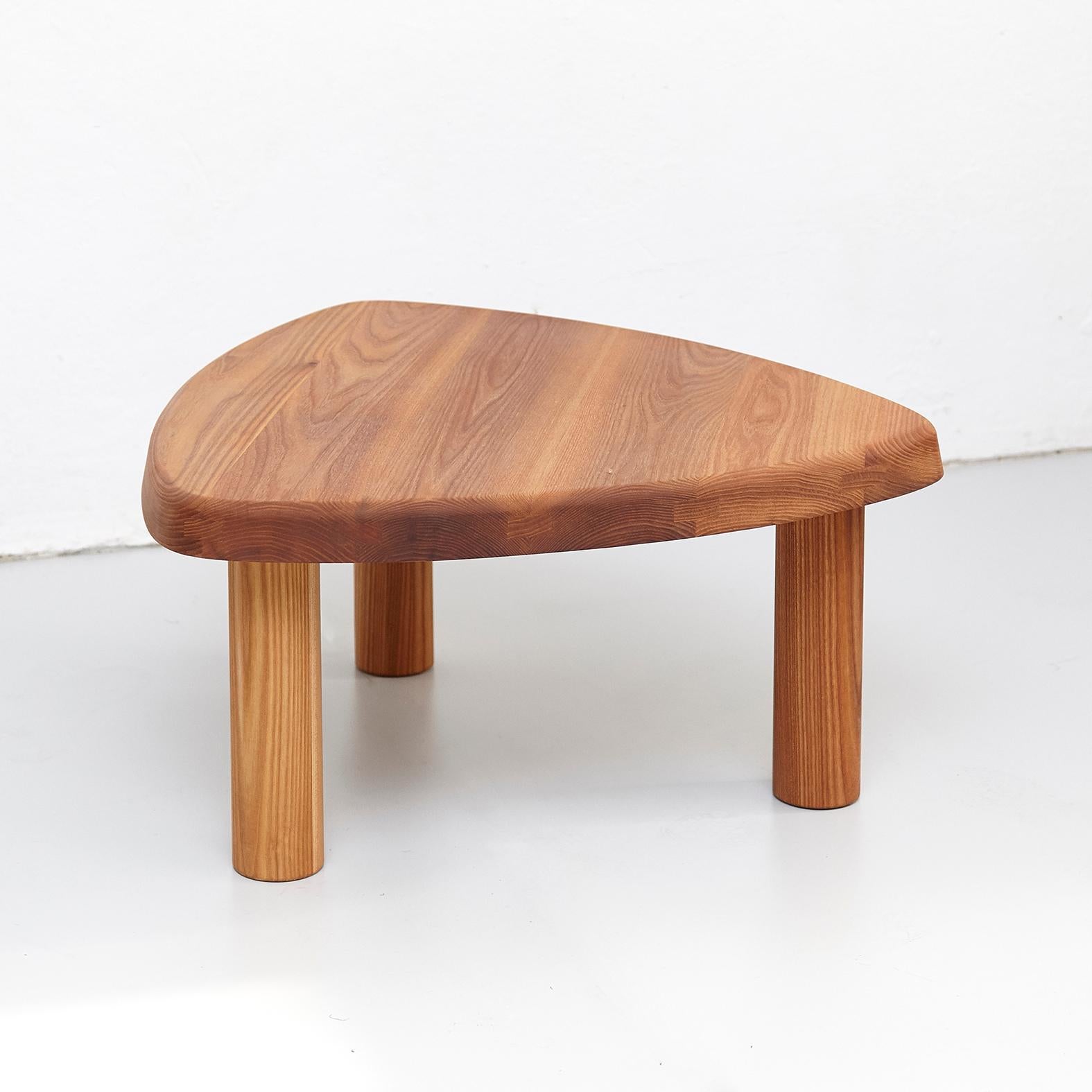 Table model T23 designed by Pierre Chapo, circa 1960.
Manufactured in France by Fidel Chapo on 2019.

Solid elmwood.

In good original condition, with minor wear consistent with age and use, preserving a beautiful patina.

Pierre Chapo is