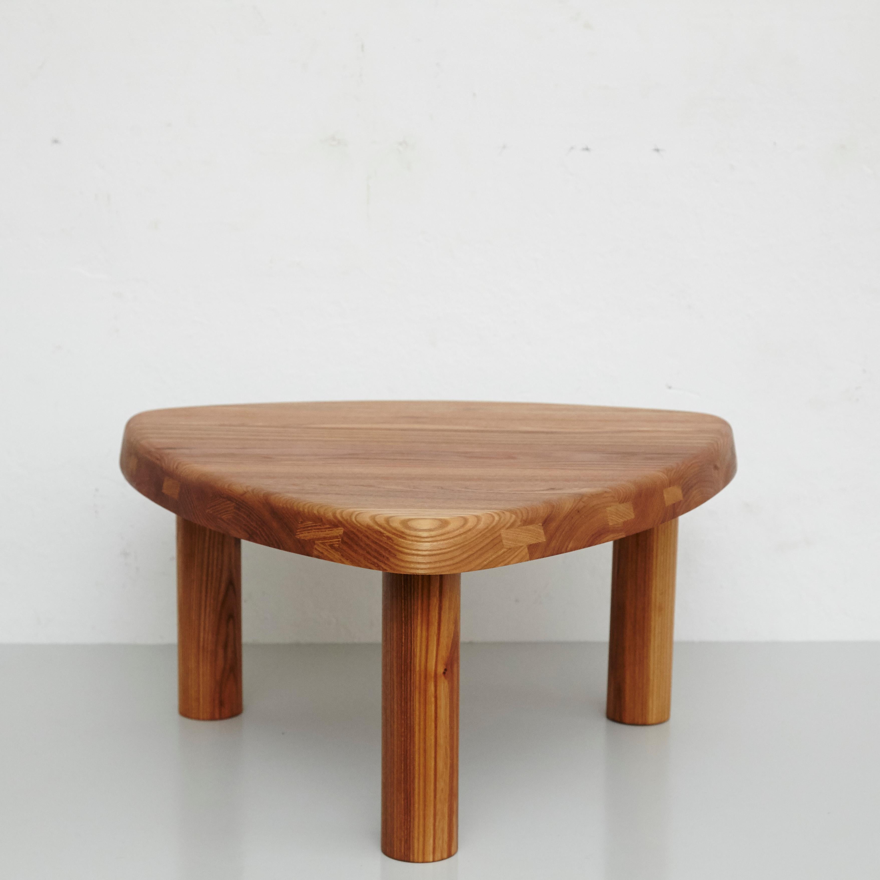 Table model T23 designed by Pierre Chapo, circa 1960.
Manufactured in France by Fidel Chapo on 2019.

Solid elmwood.

In good original condition, with minor wear consistent with age and use, preserving a beautiful patina.

Pierre Chapo is
