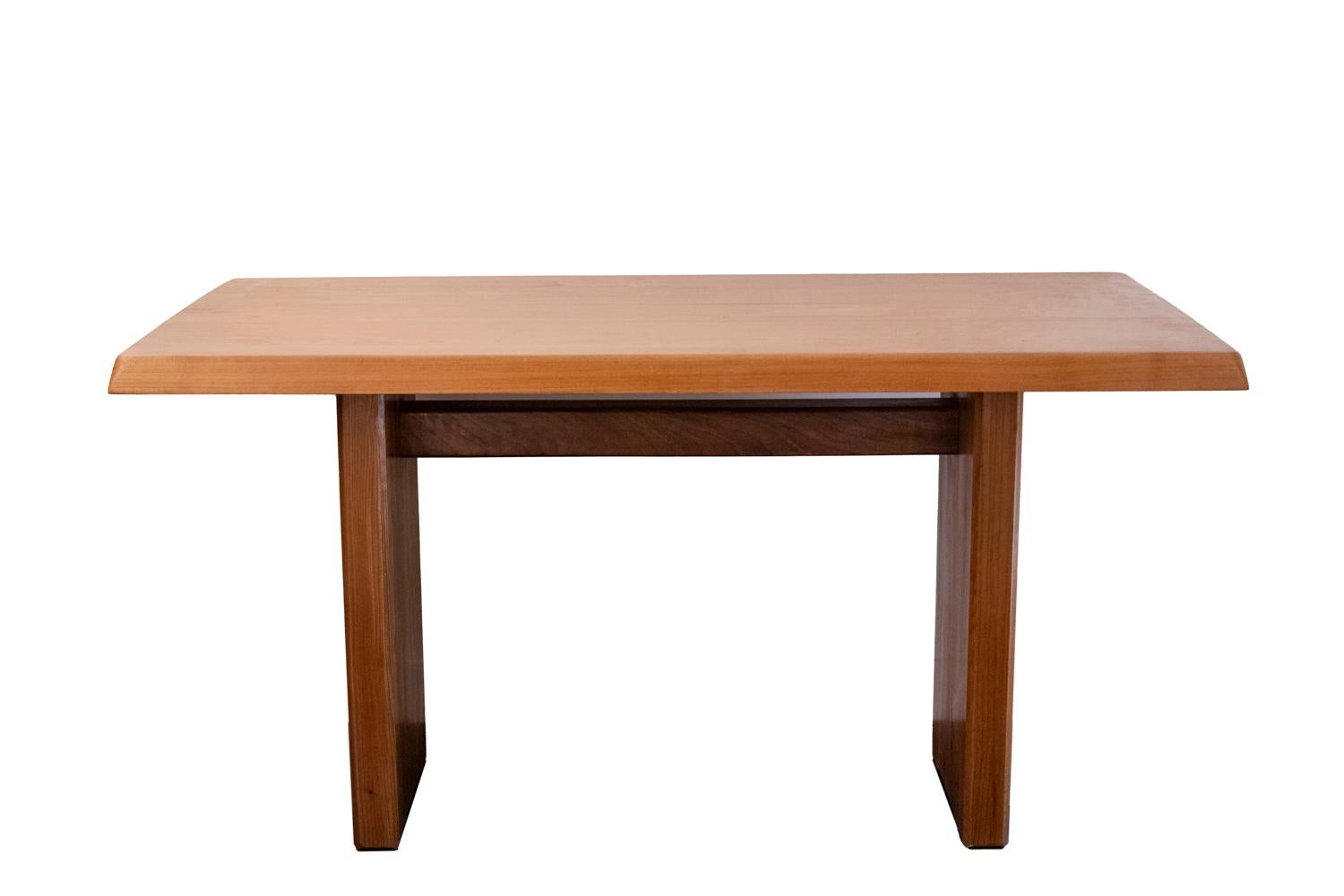 Pierre Chapo, by.

Table in natural elm, model T14A, in a rectangular shape.

French work realized in the 1960s.