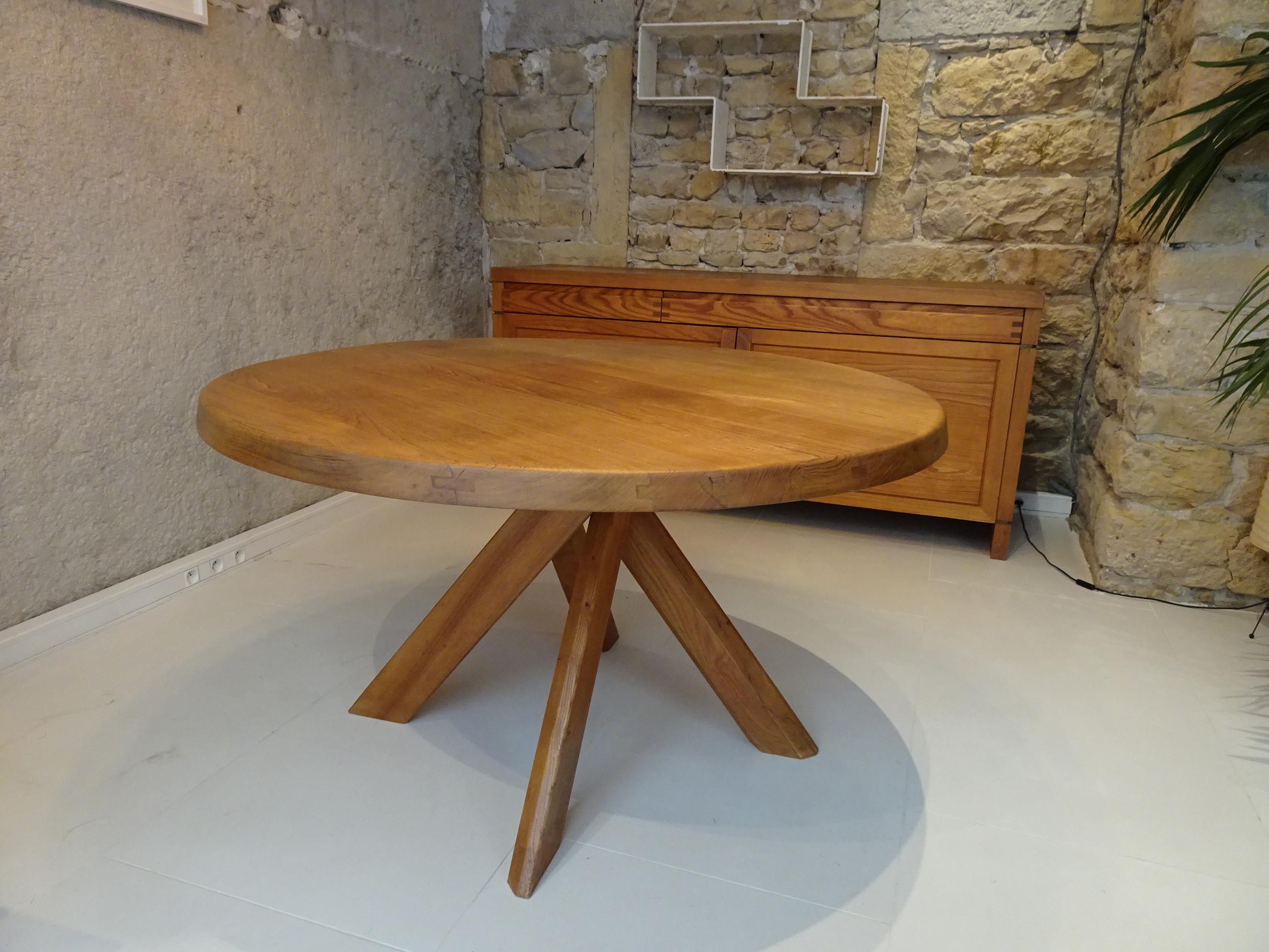 Pierre Chapo table T21d in solid elm produced in the 1970s.
Dimensions: 126 cm in diameter x 72cm height
Condition: Very good general condition, normal wear visible in photo.
  