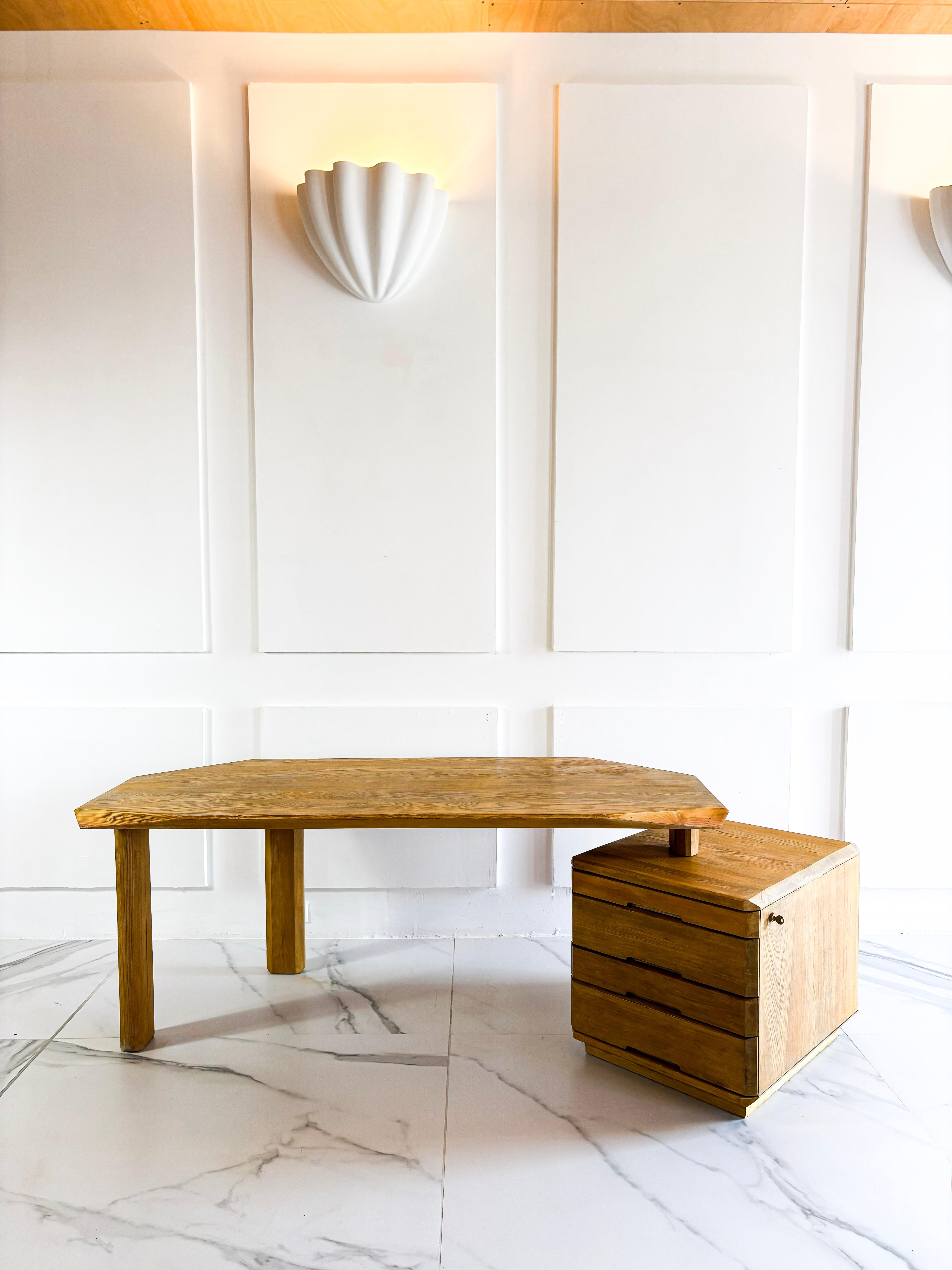 French Pierre Chapo, vintage desk model B40 in solid elm, circa 1980 For Sale
