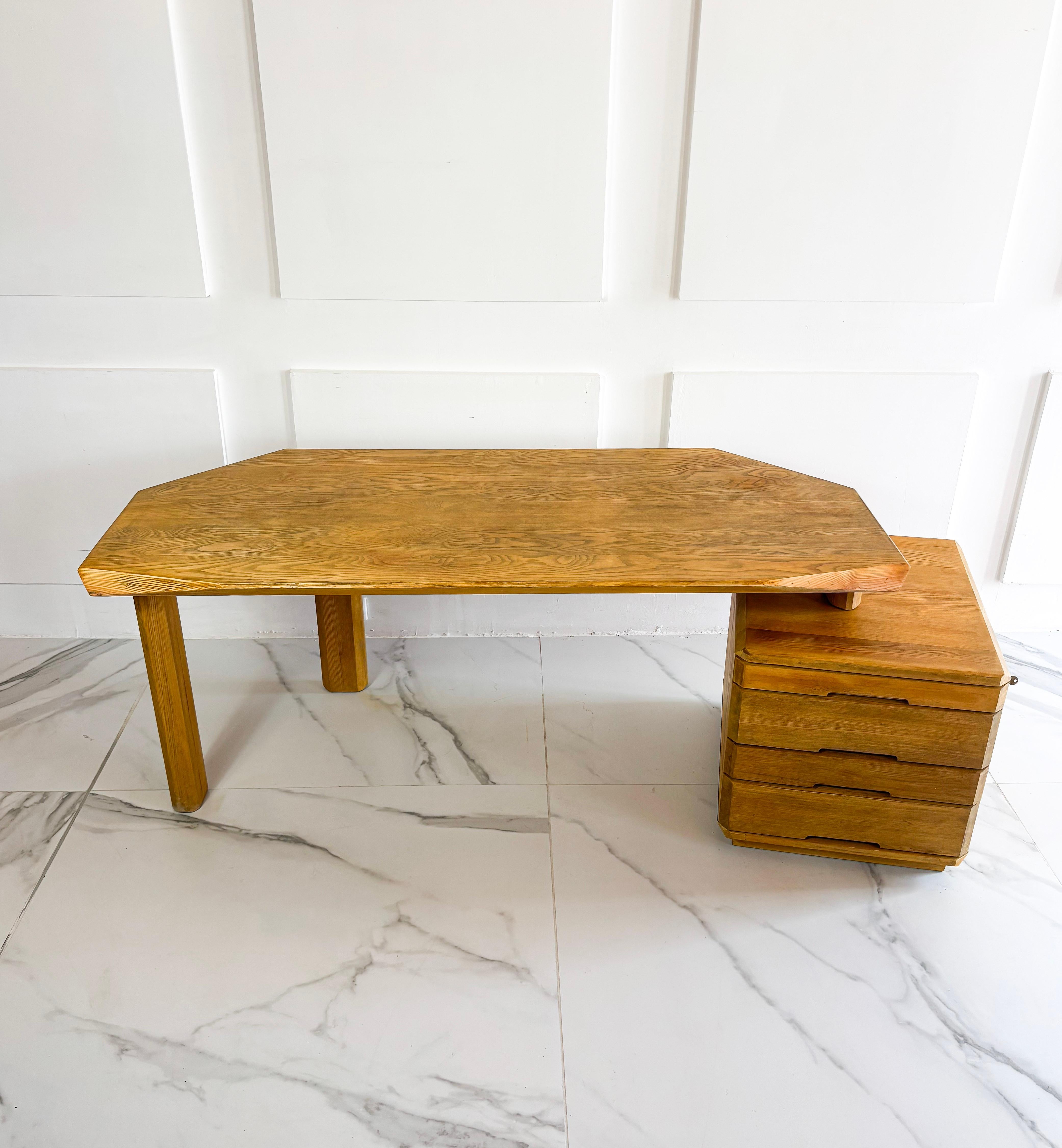 Pierre Chapo, vintage desk model B40 in solid elm, circa 1980 In Fair Condition For Sale In Hägersten-Liljeholmen, Stockholms län
