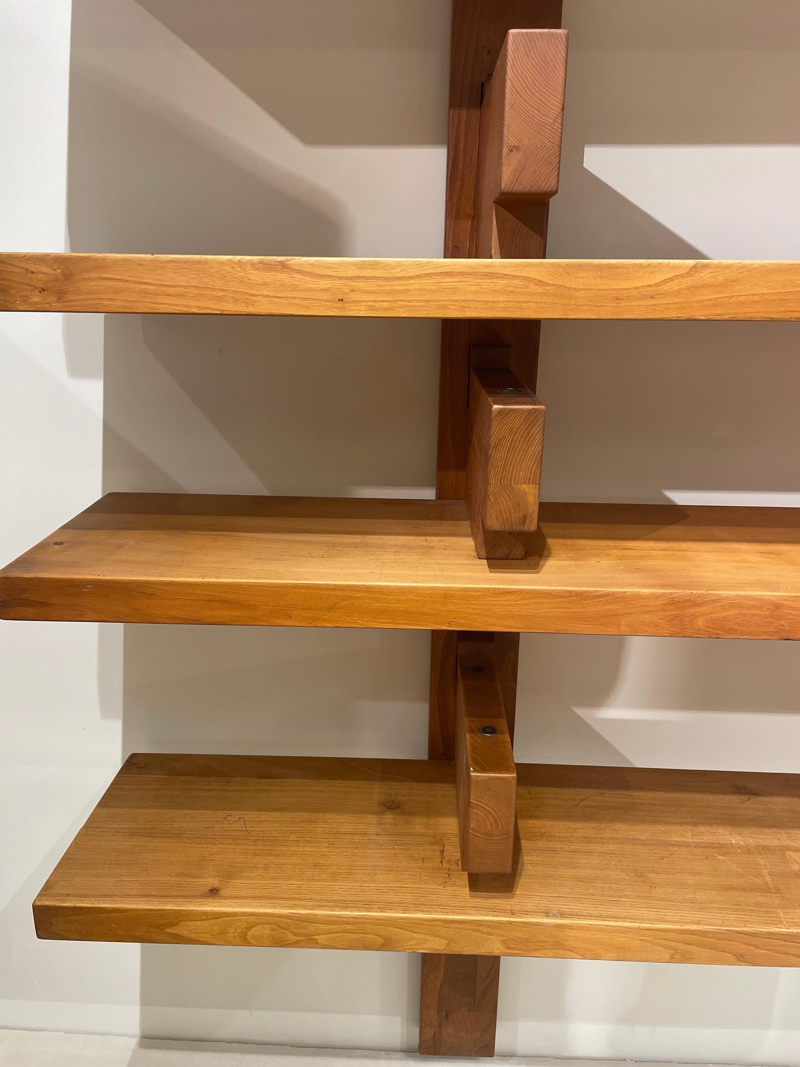 Pierre Chapo's iconic solid elm bookcase B 17 In Good Condition In SAINT-OUEN-SUR-SEINE, FR