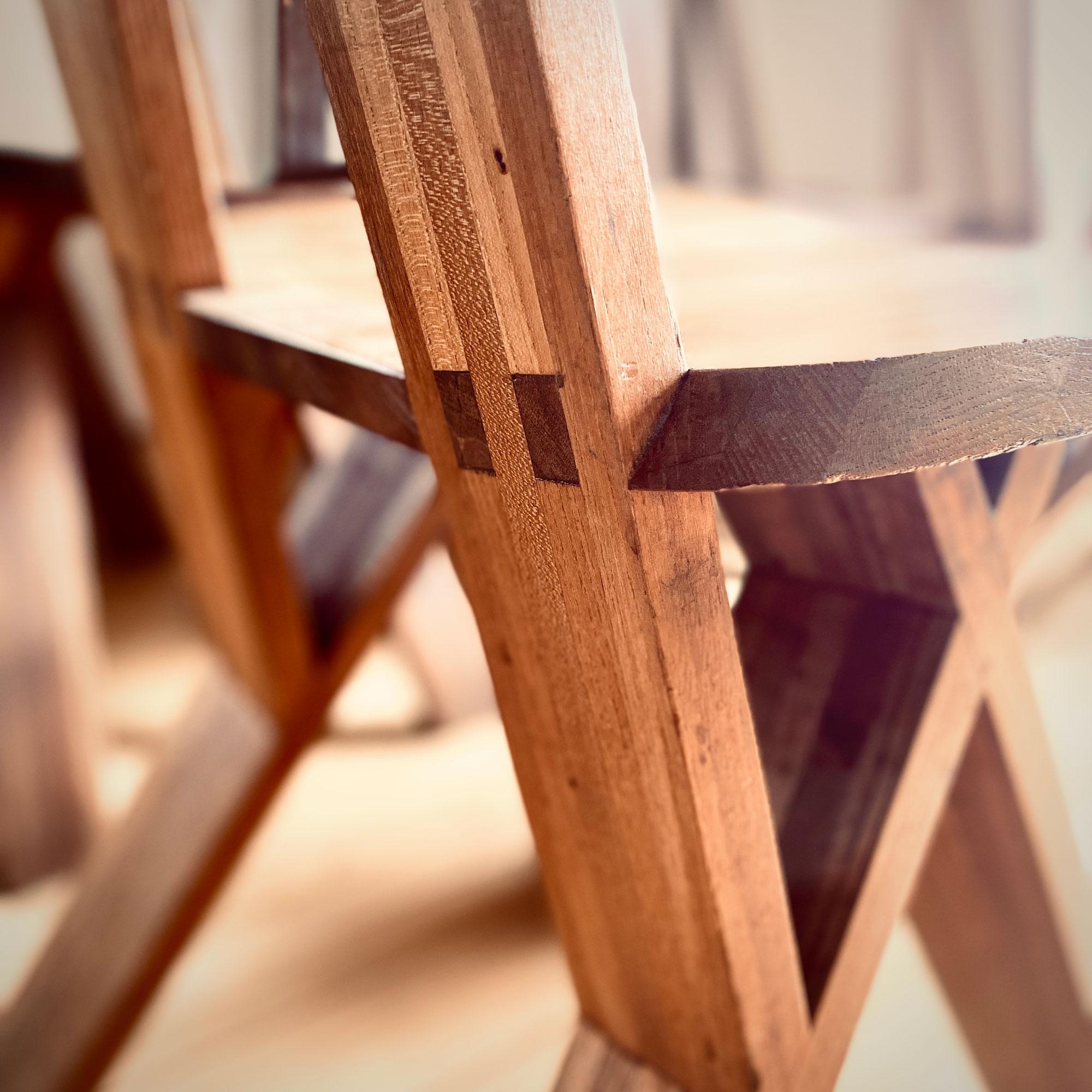 20ième siècle Pierre Chaposet de 8  S45 Chaises en orme massif 1970 en vente