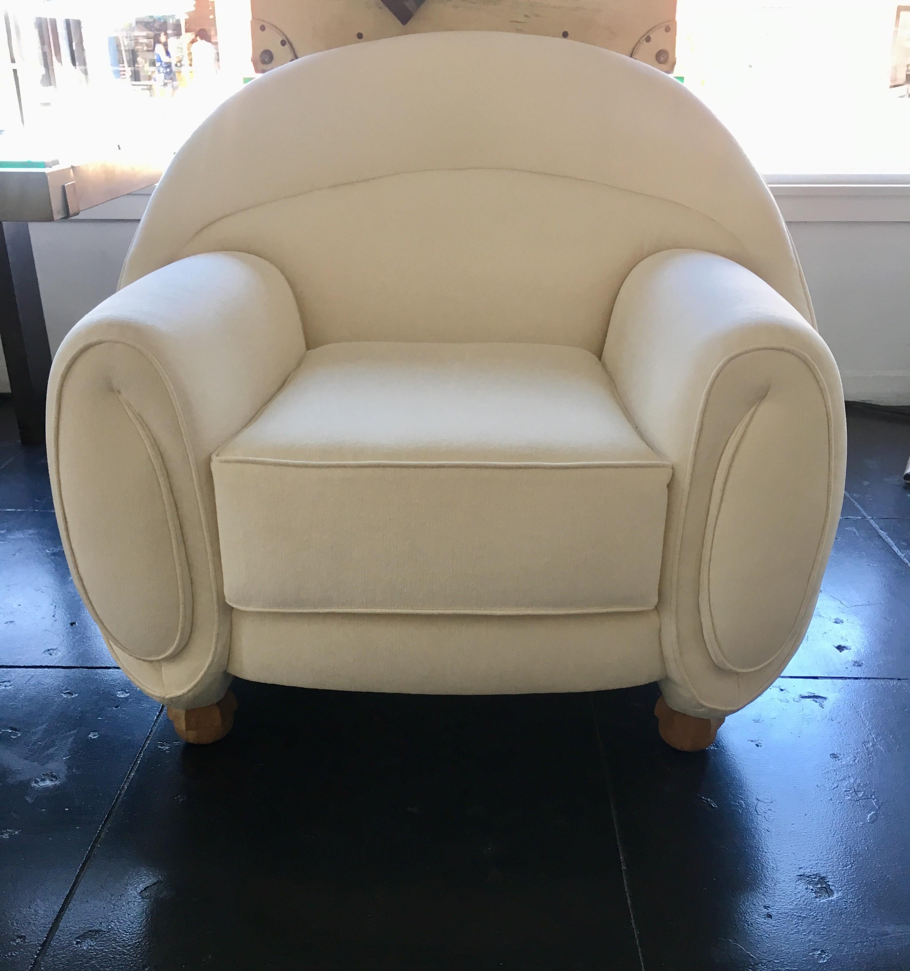 Rare Pierre Chareau Model No. MF219 Armchair, France, circa 1925. See detail image of original chair.
Original upholstery was in very bad condition, it has been reupholstered with brand new white mohair fabric.
