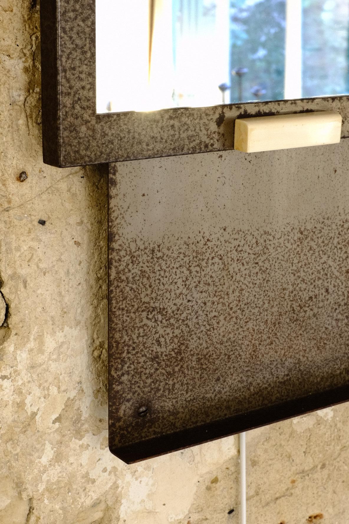Pierre Chareau MG 311 Espejo de pared de hierro forjado patinado y cristal Europeo