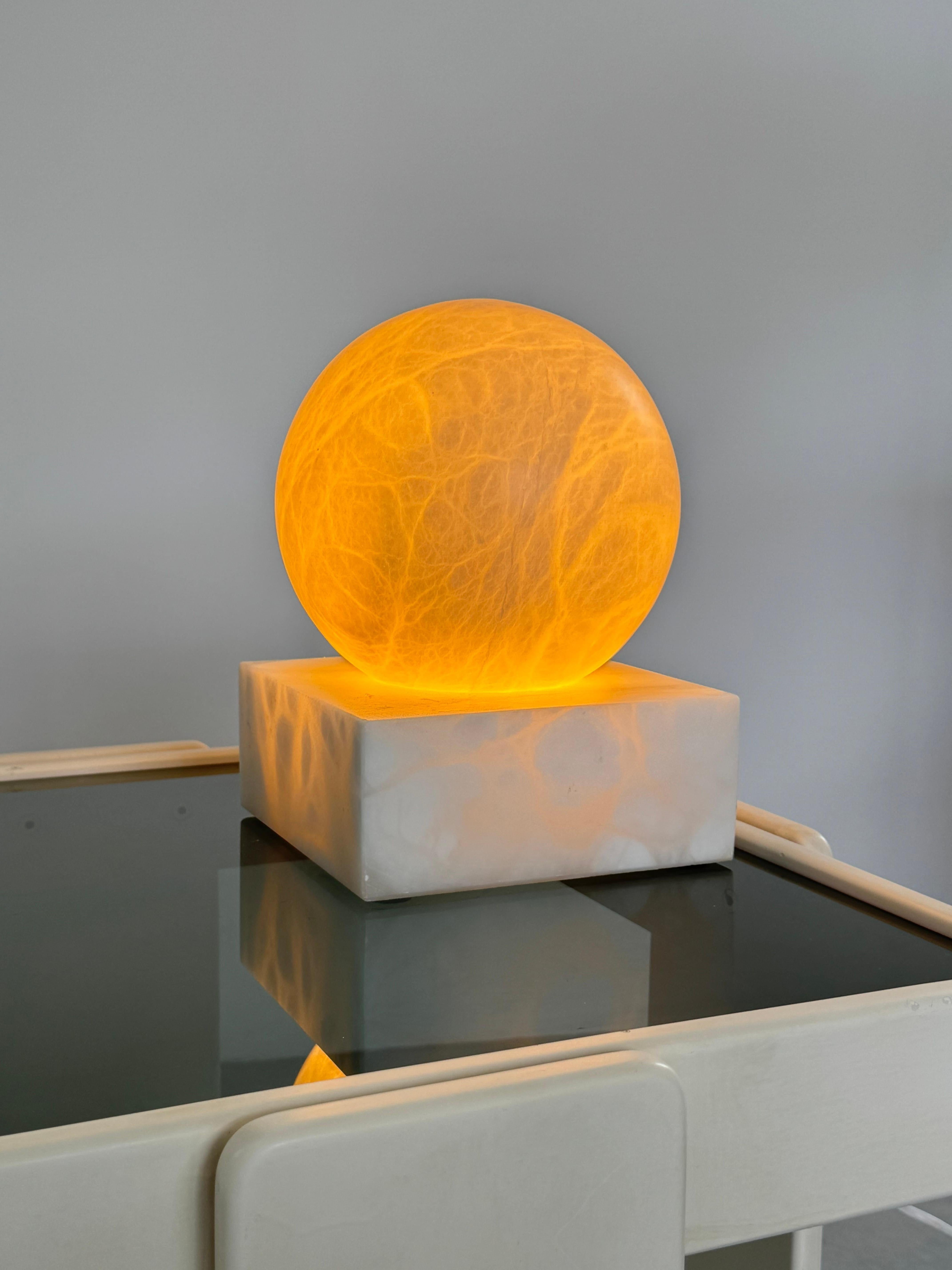 Pierre Chareau style, White marble spherical table lamp, circa 1930s For Sale 5
