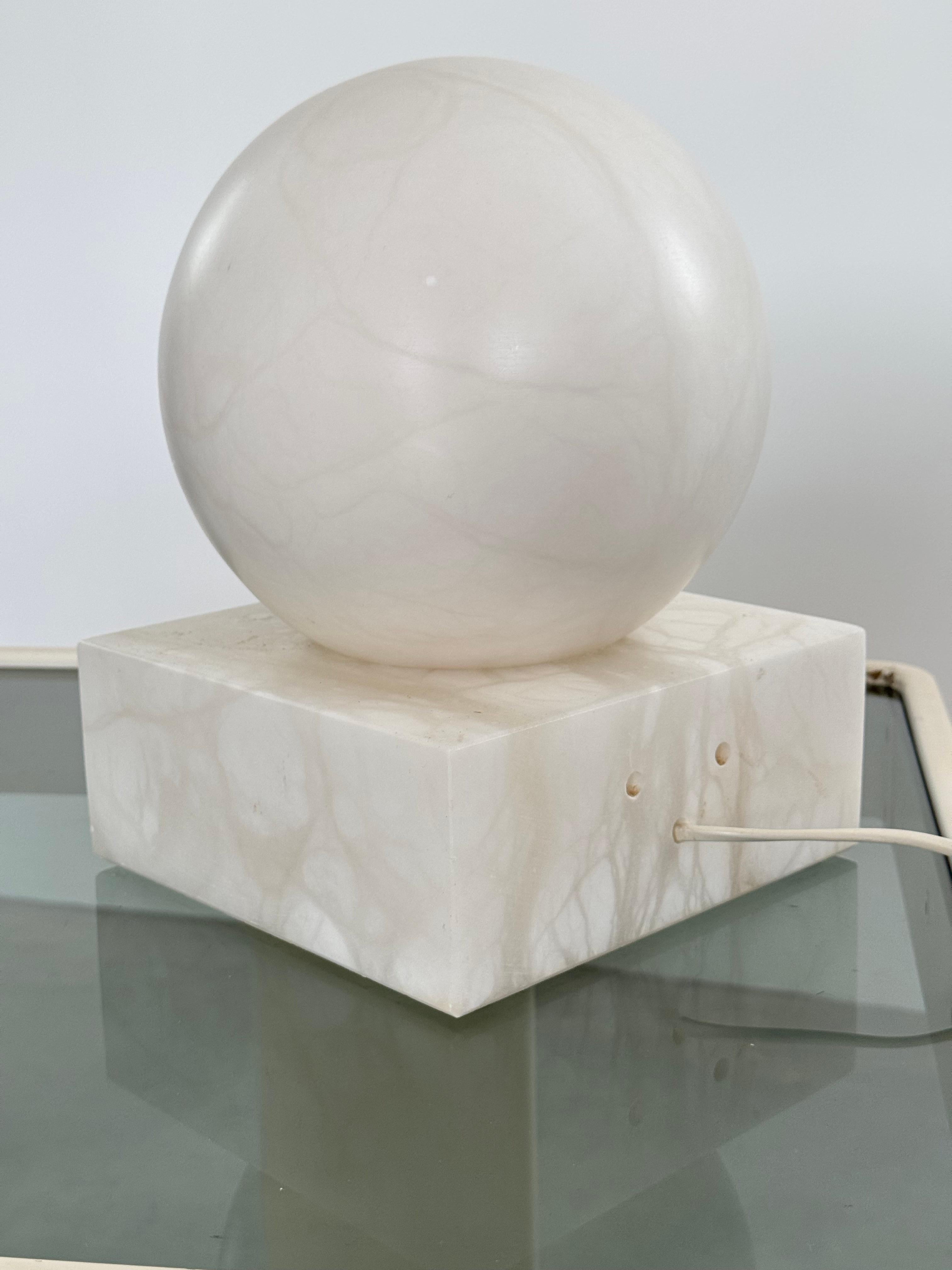 Pierre Chareau style, White marble spherical table lamp, circa 1930s For Sale 8