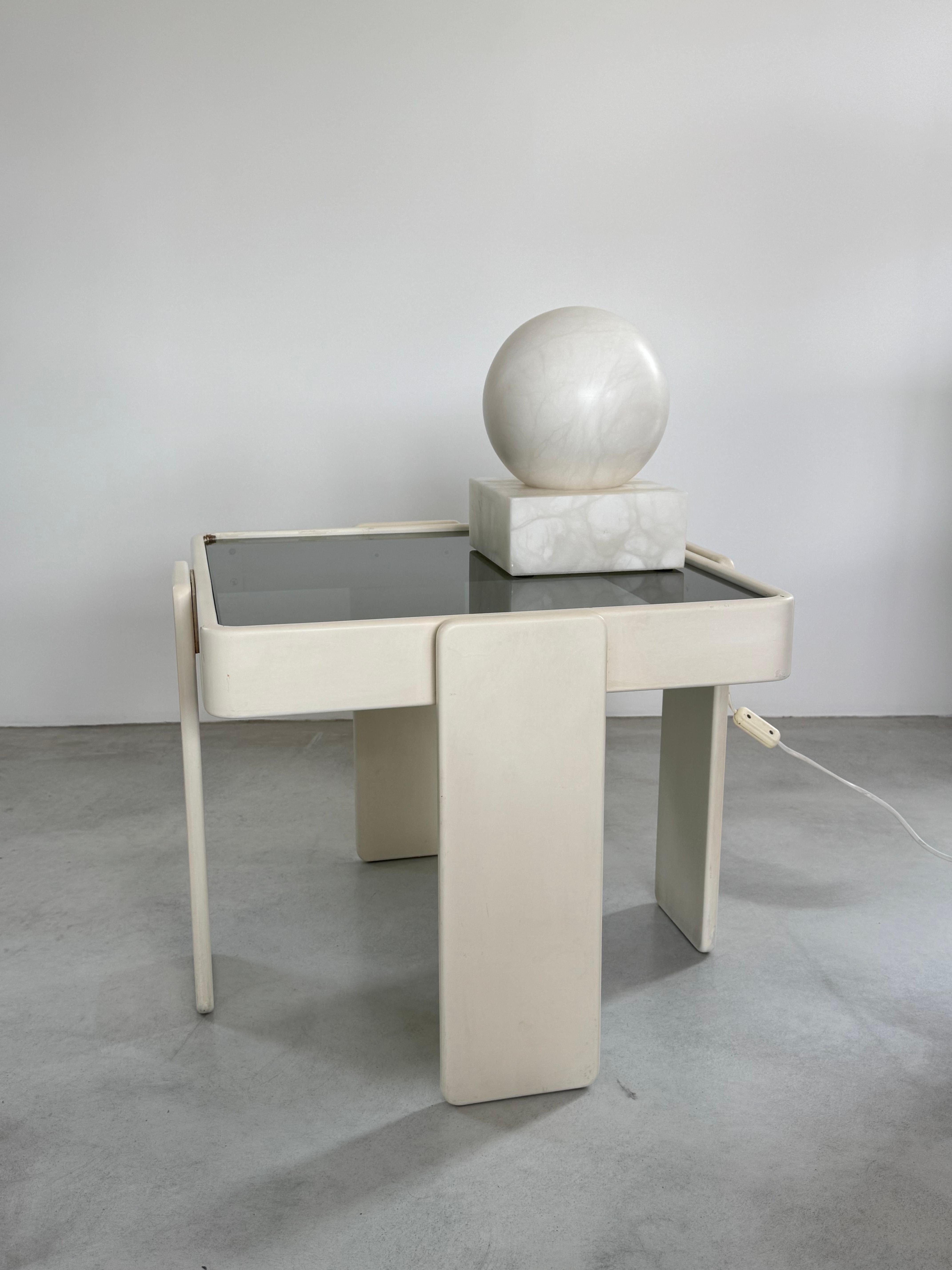 Late 20th Century Pierre Chareau style, White marble spherical table lamp, circa 1930s For Sale