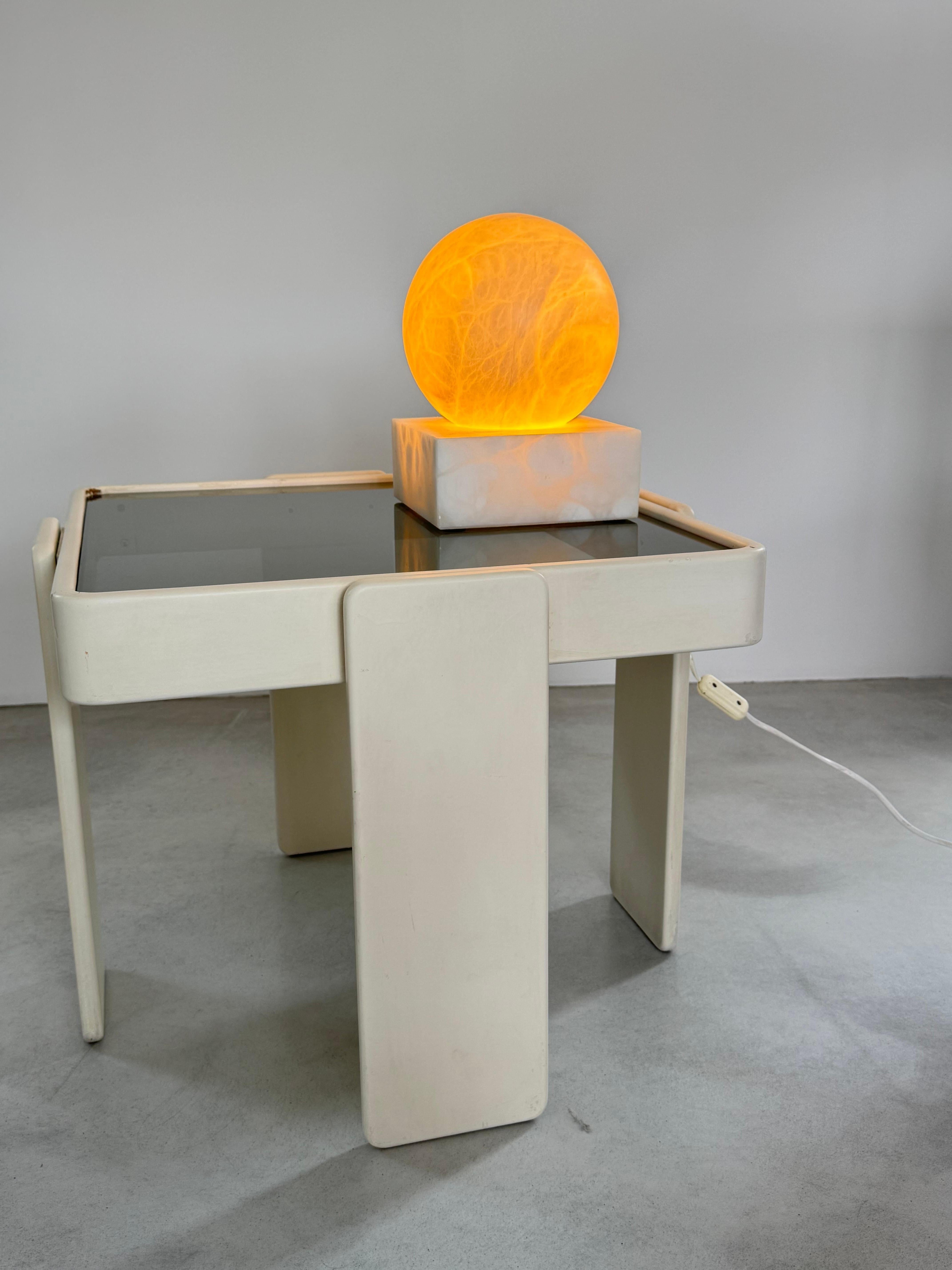 Marble Pierre Chareau style, White marble spherical table lamp, circa 1930s For Sale