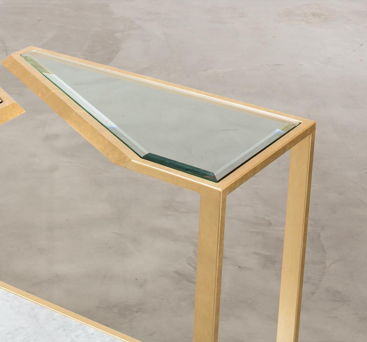TABLE DE CONSOLE PIERRE - Moderne feuille d'or sur fer avec verre biseauté Neuf - En vente à Laguna Niguel, CA