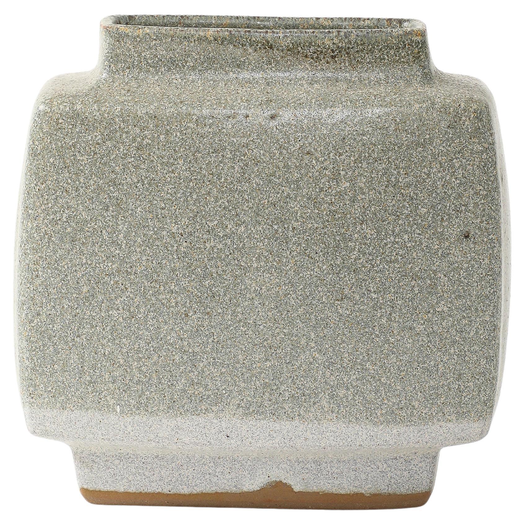 Pierre Culot Vaso "Citroën" in ceramica bianca, Belgio, circa 1970, firmato in vendita