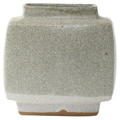 Vase "Citroën" en céramique Off-White de Pierre Culot, Belgique, vers 1970, signé
